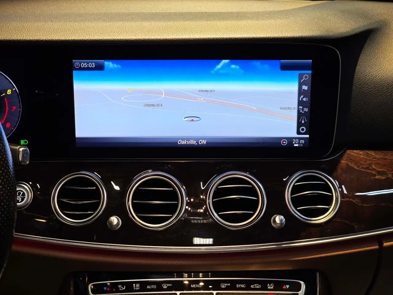 Mercedes-Benz E-Class снимка Mercedes-Benz E-Class