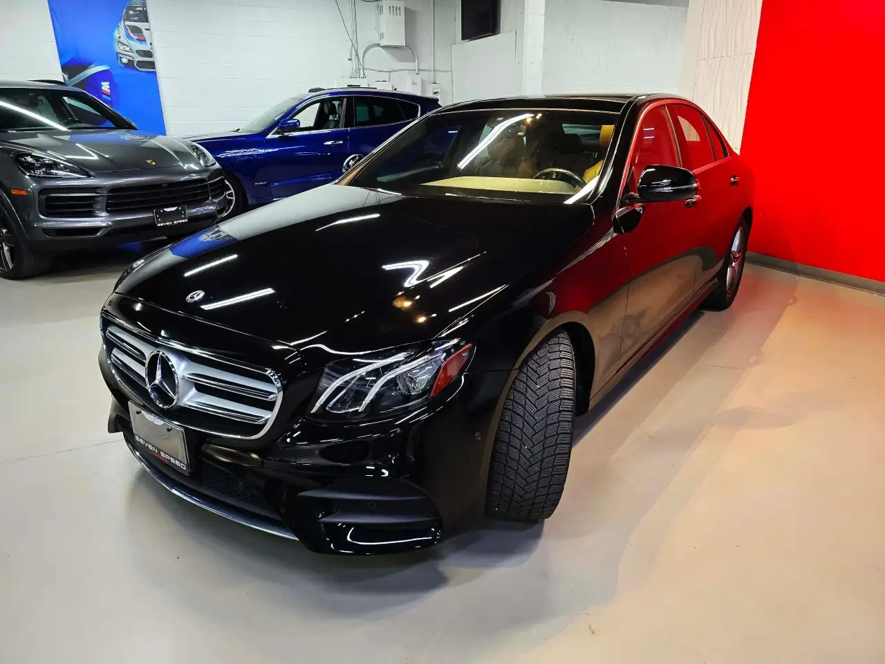 Mercedes-Benz E-Class снимка Mercedes-Benz E-Class
