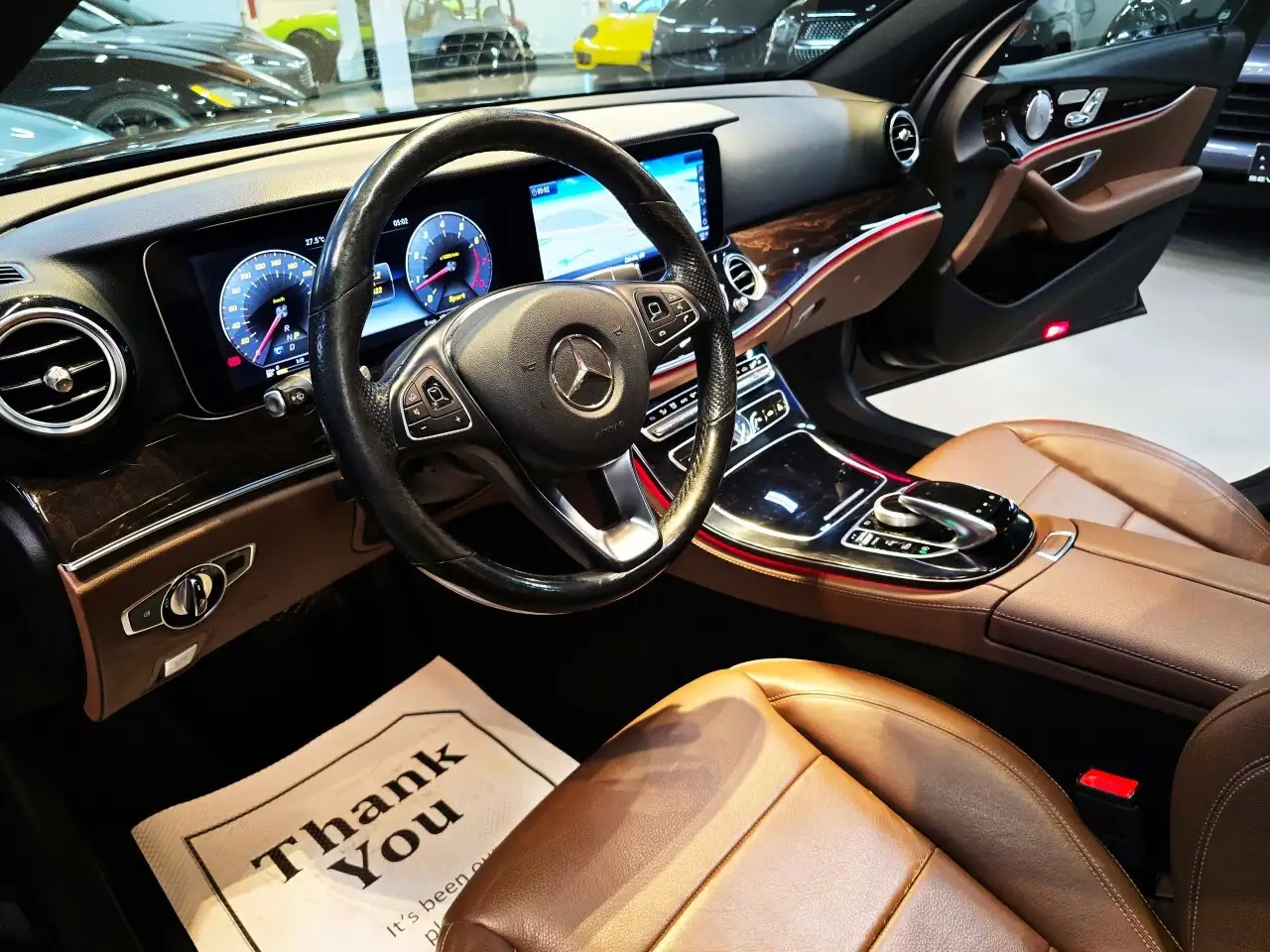 Mercedes-Benz E-Class снимка Mercedes-Benz E-Class