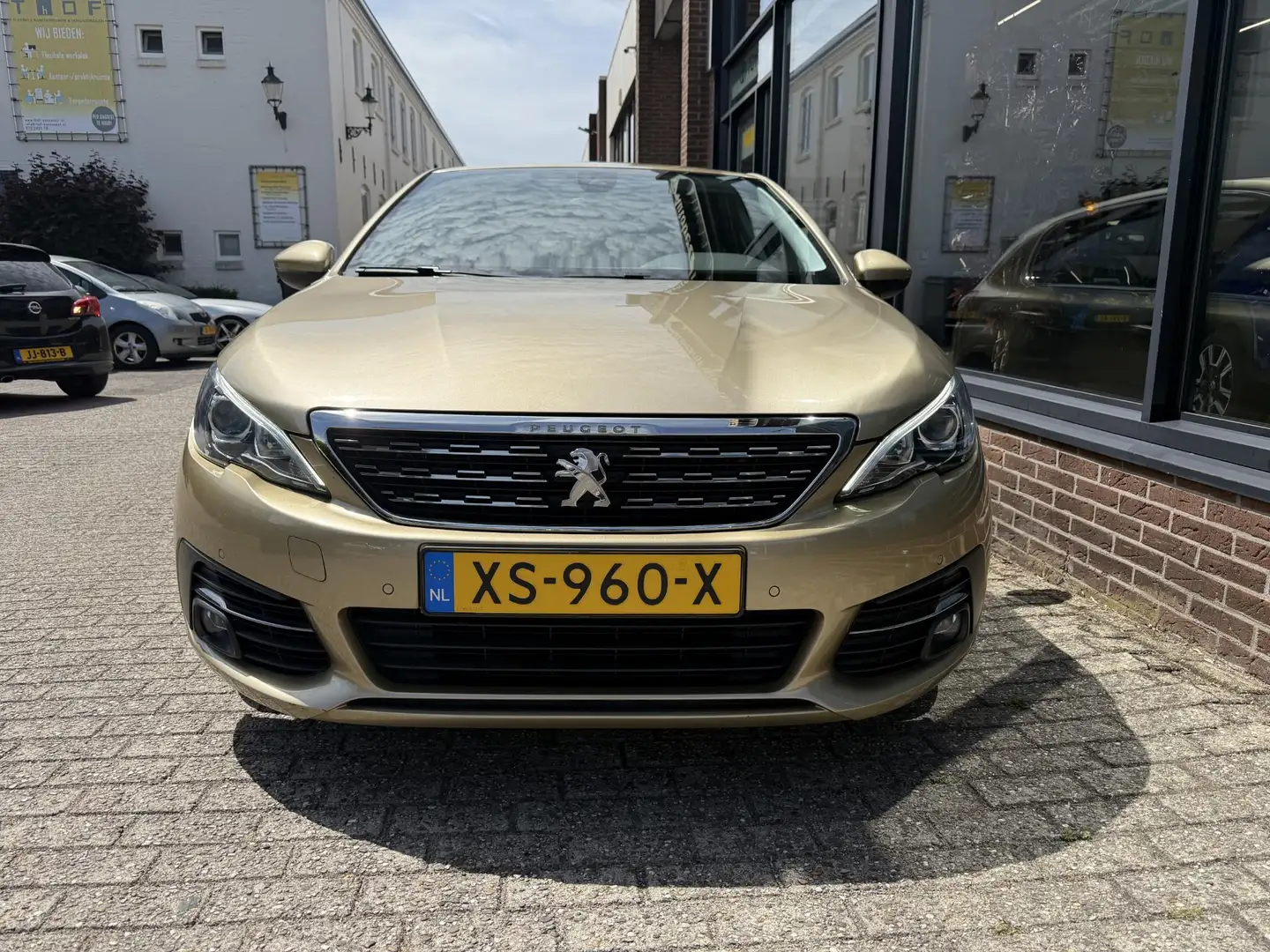 Peugeot 308 1.2 PureTech Allure Geel - 2