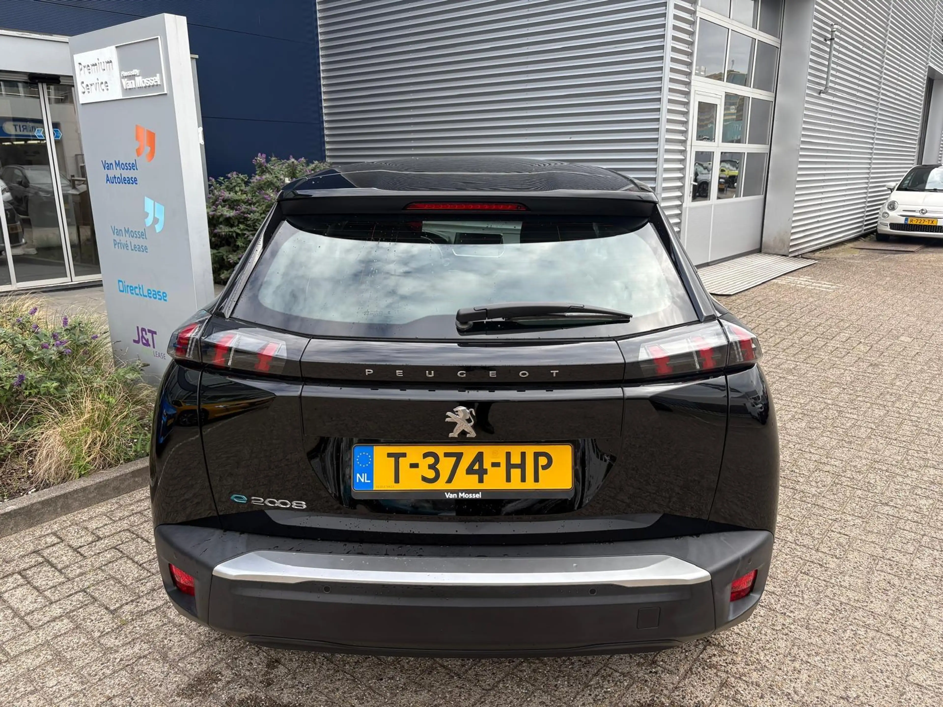 Peugeot e-2008 EV Active Pack 50 kWh — photo 6