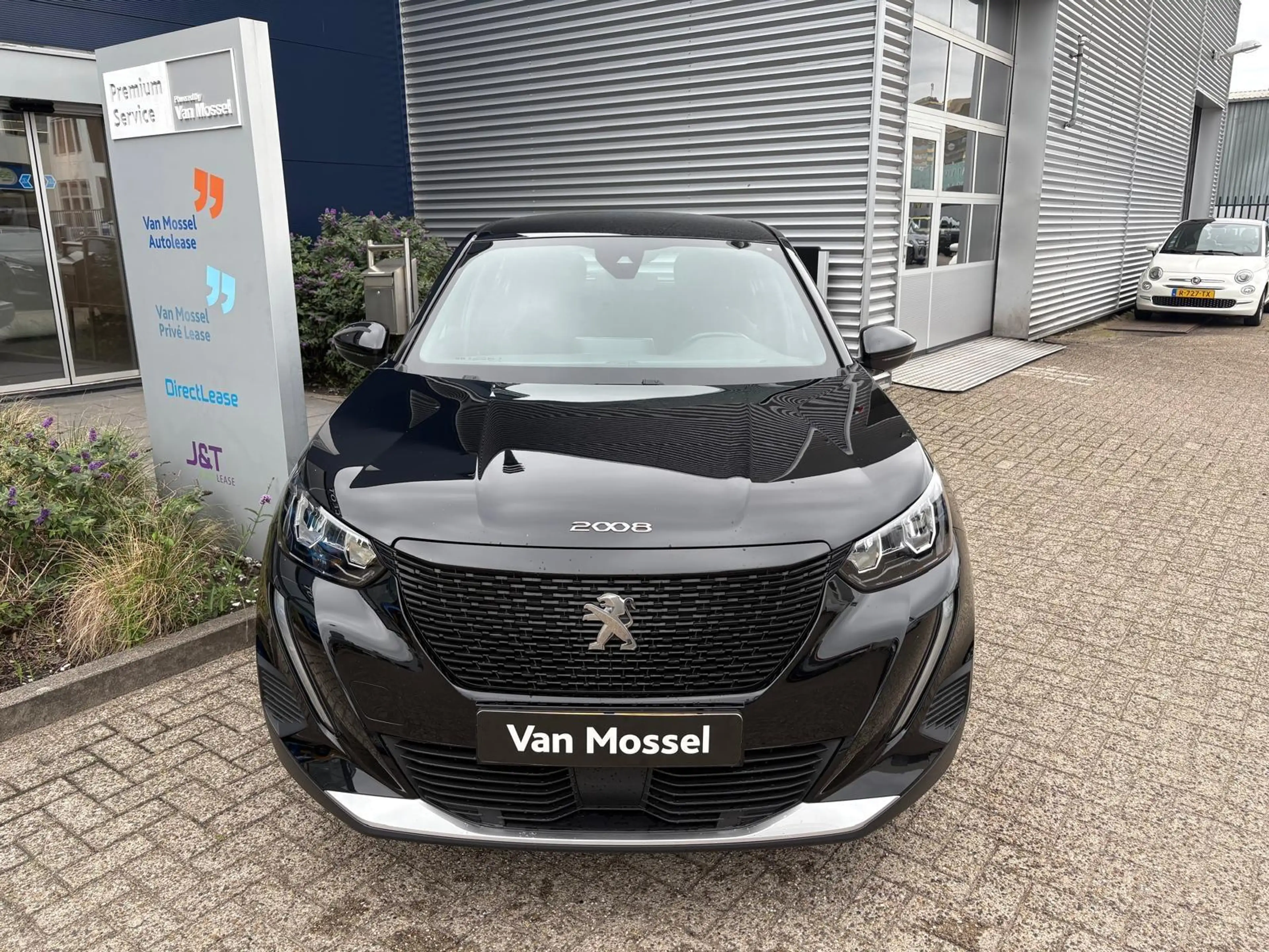 Peugeot e-2008 EV Active Pack 50 kWh — photo 5