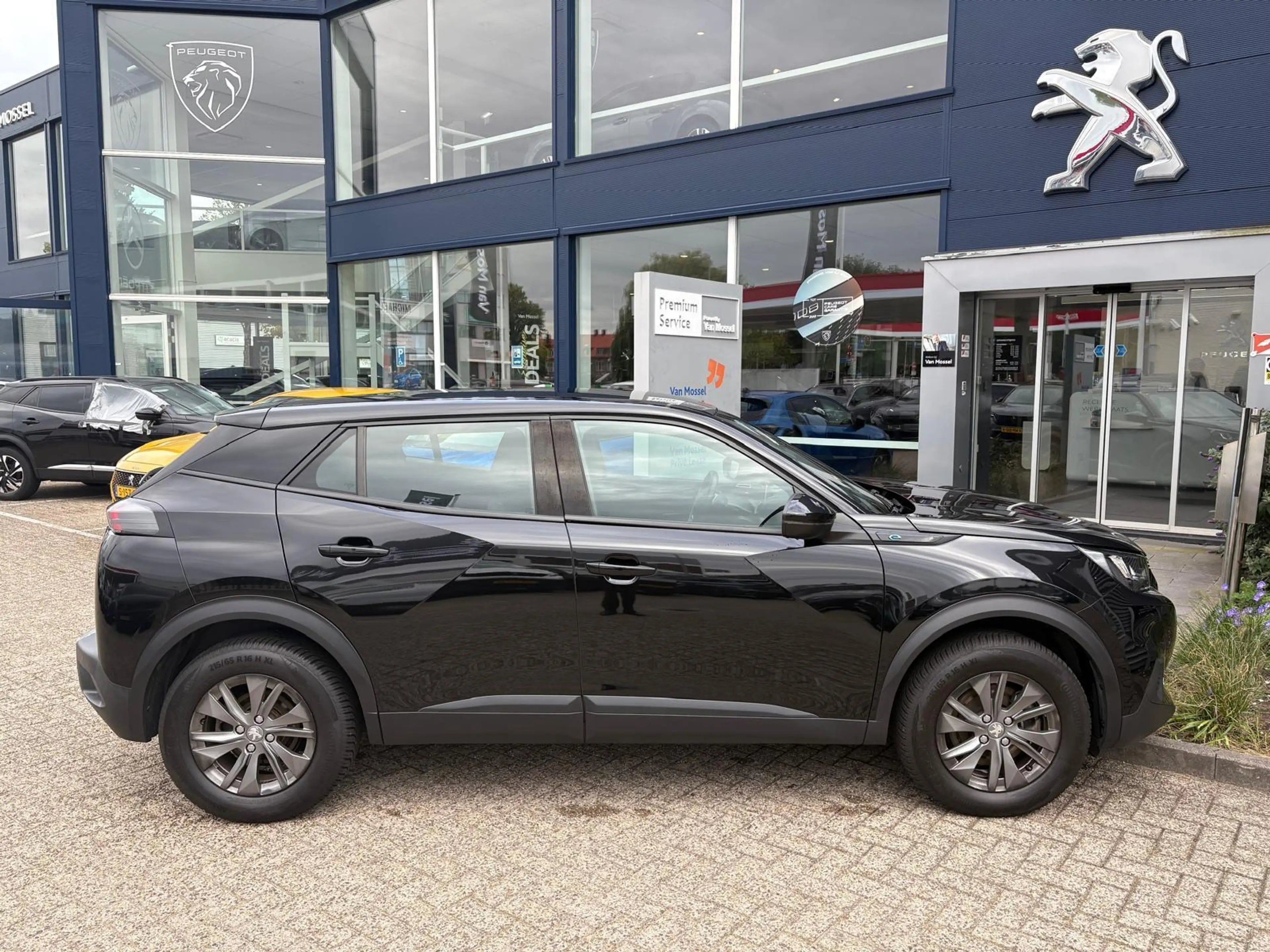 Peugeot e-2008 EV Active Pack 50 kWh — photo 8