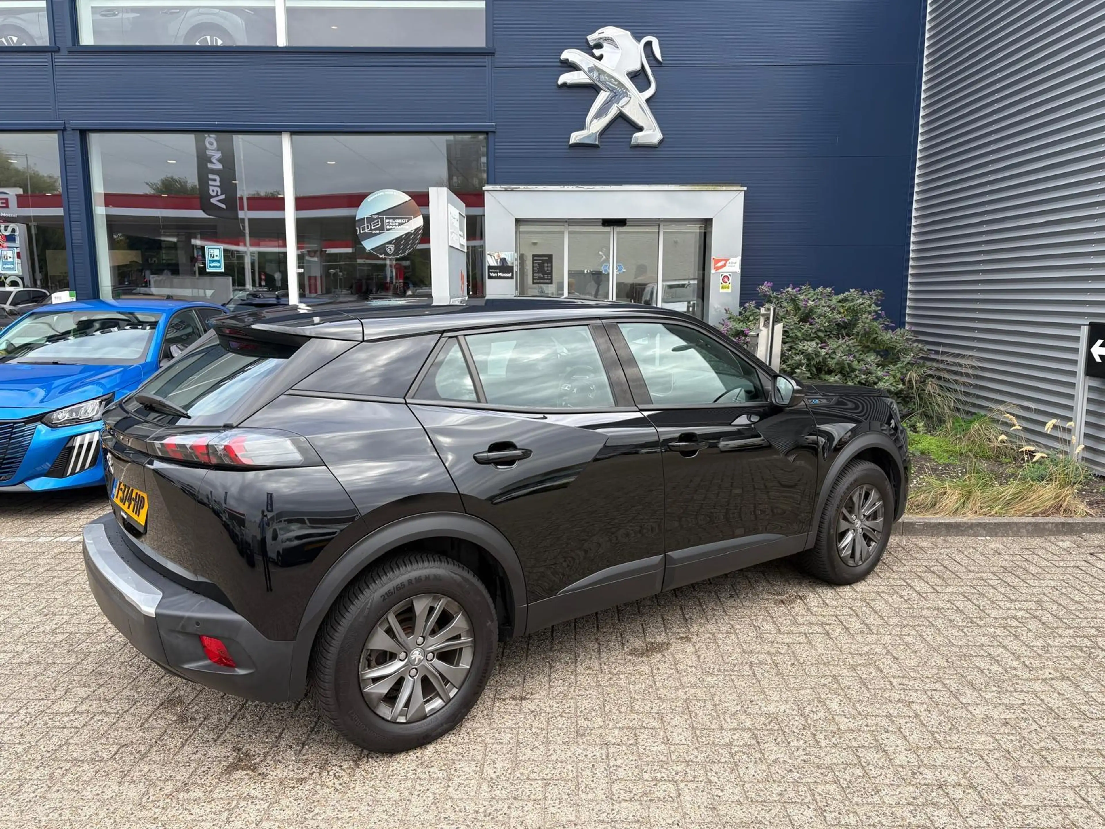 Peugeot e-2008 EV Active Pack 50 kWh — photo 7