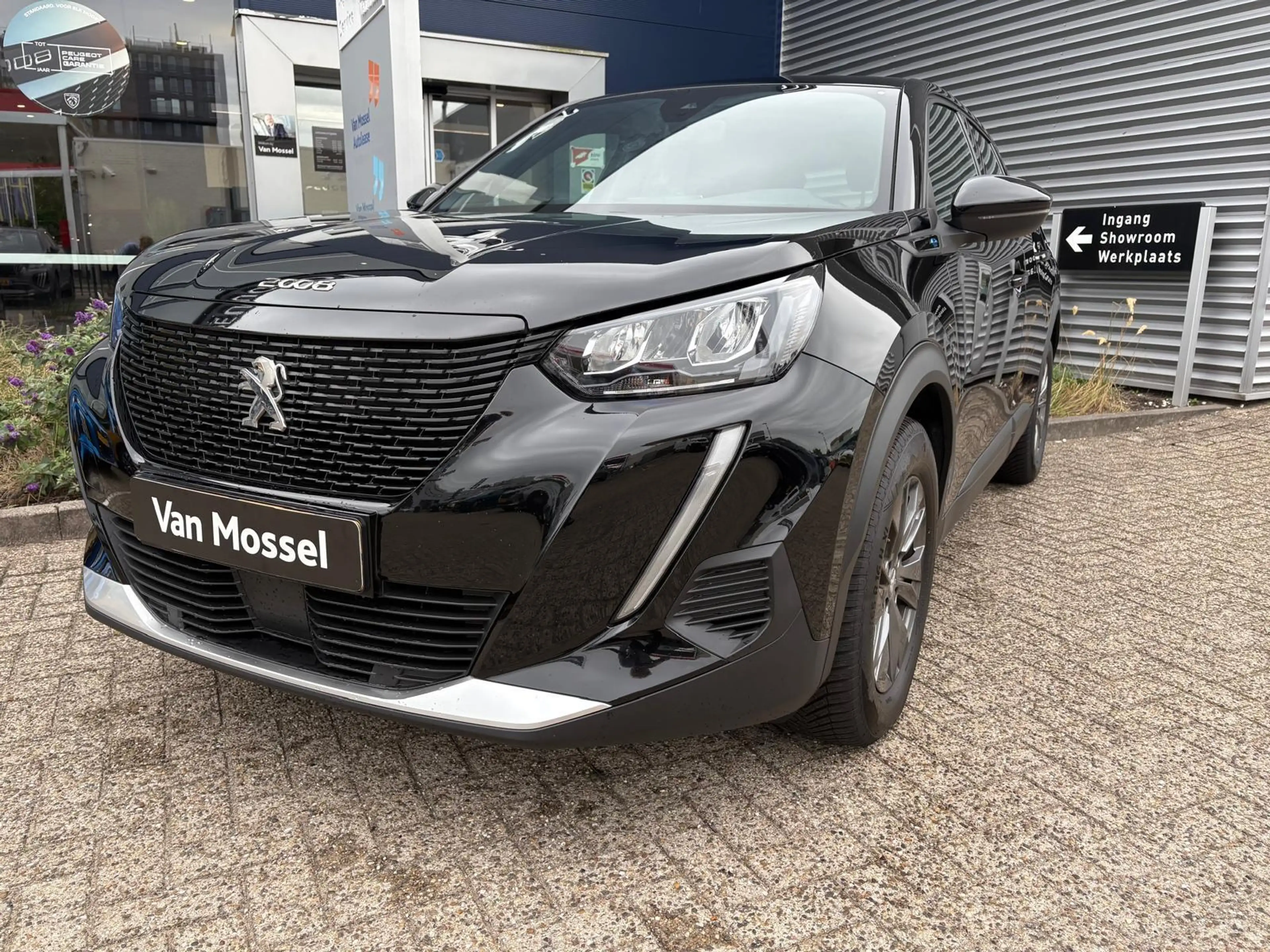Peugeot e-2008 EV Active Pack 50 kWh — photo 3