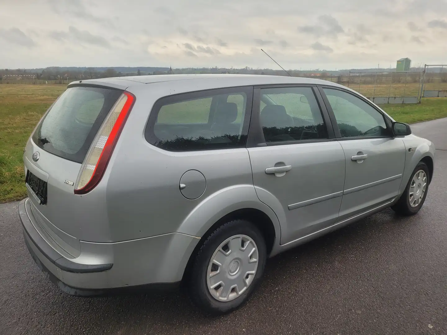 Ford Focus Tüv bei Kauf neu. Diesel.133km Zilver - 2