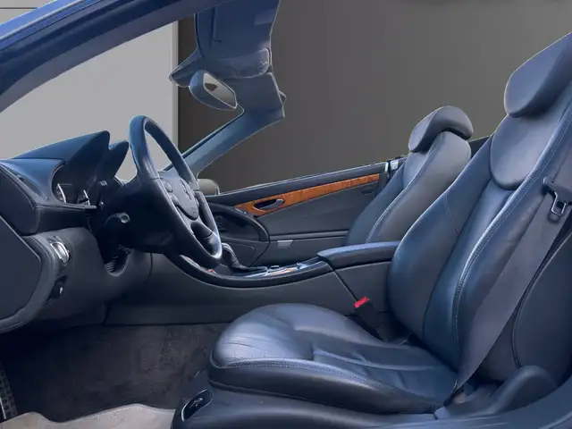 Mercedes-Benz SL view 12