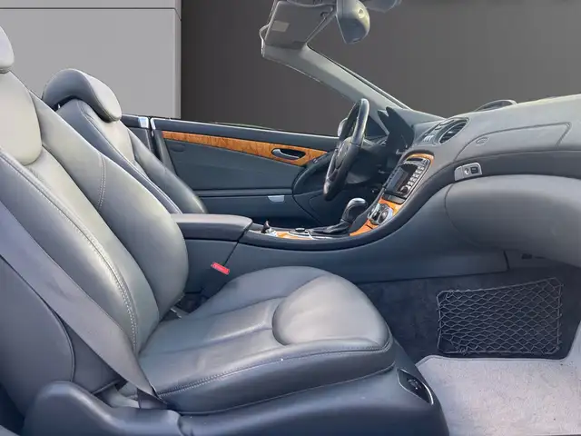 Mercedes-Benz SL view 8