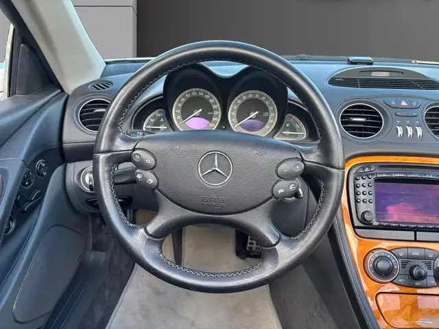 Mercedes-Benz SL view 13