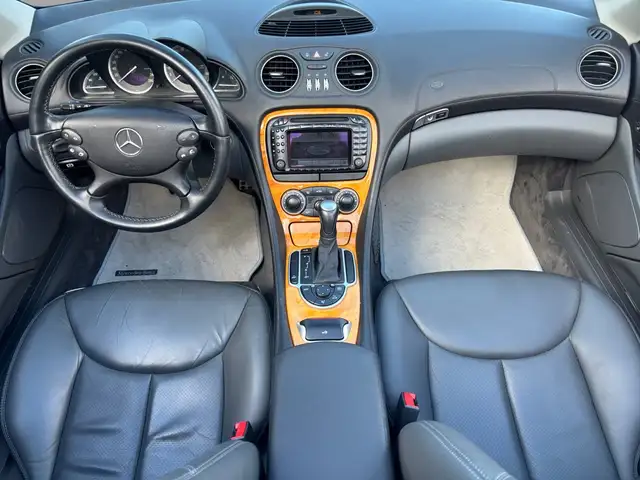 Mercedes-Benz SL view 10