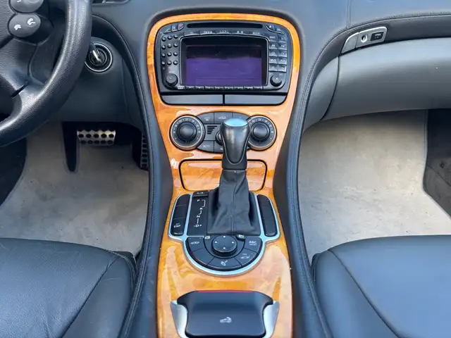 Mercedes-Benz SL view 11