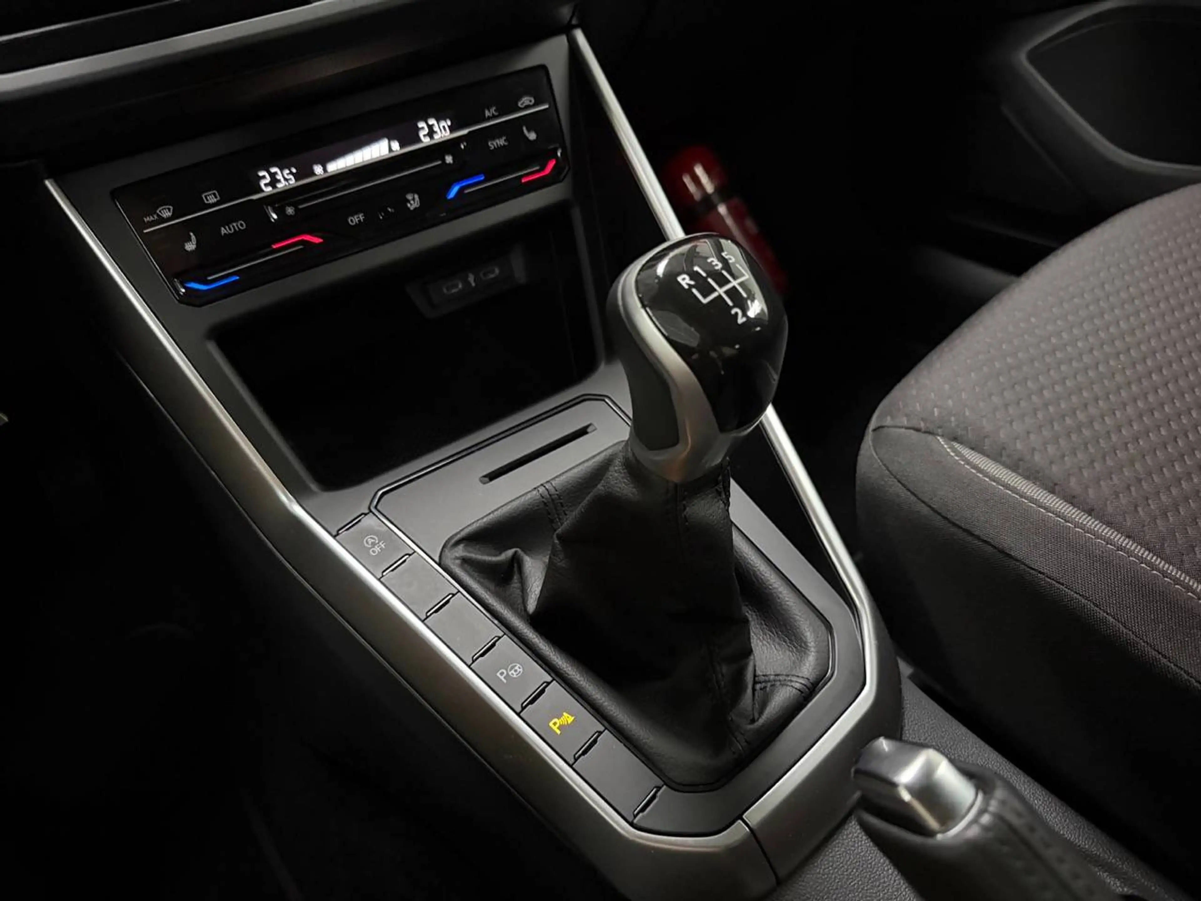 Volkswagen Polo Polo 1.0 TSI Life Business — photo 15