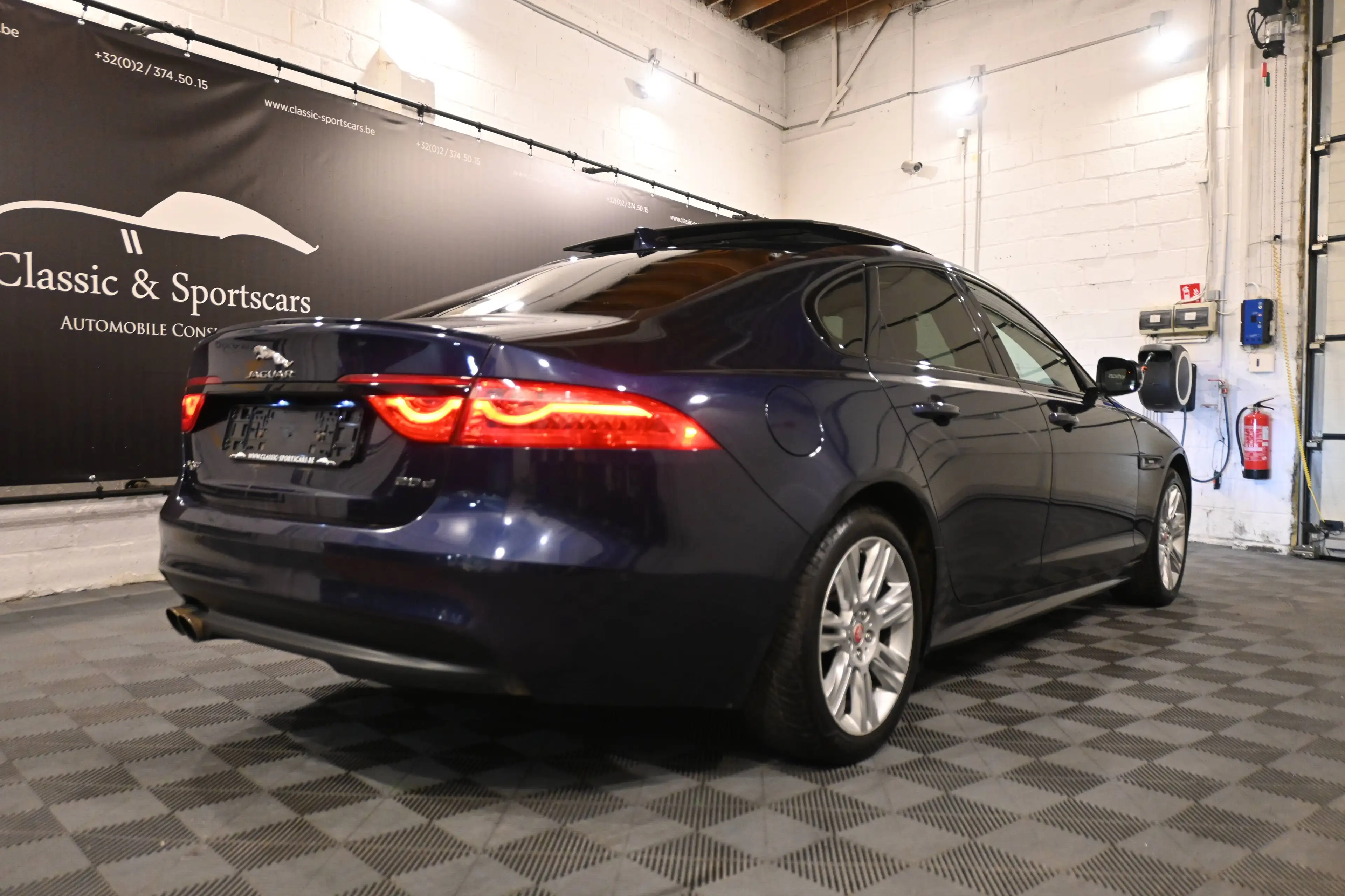Jaguar XF XF 2.0 D AWD R-SPORT / PANO / CAMERA / XENON / LEDS / PDC !! — photo 5