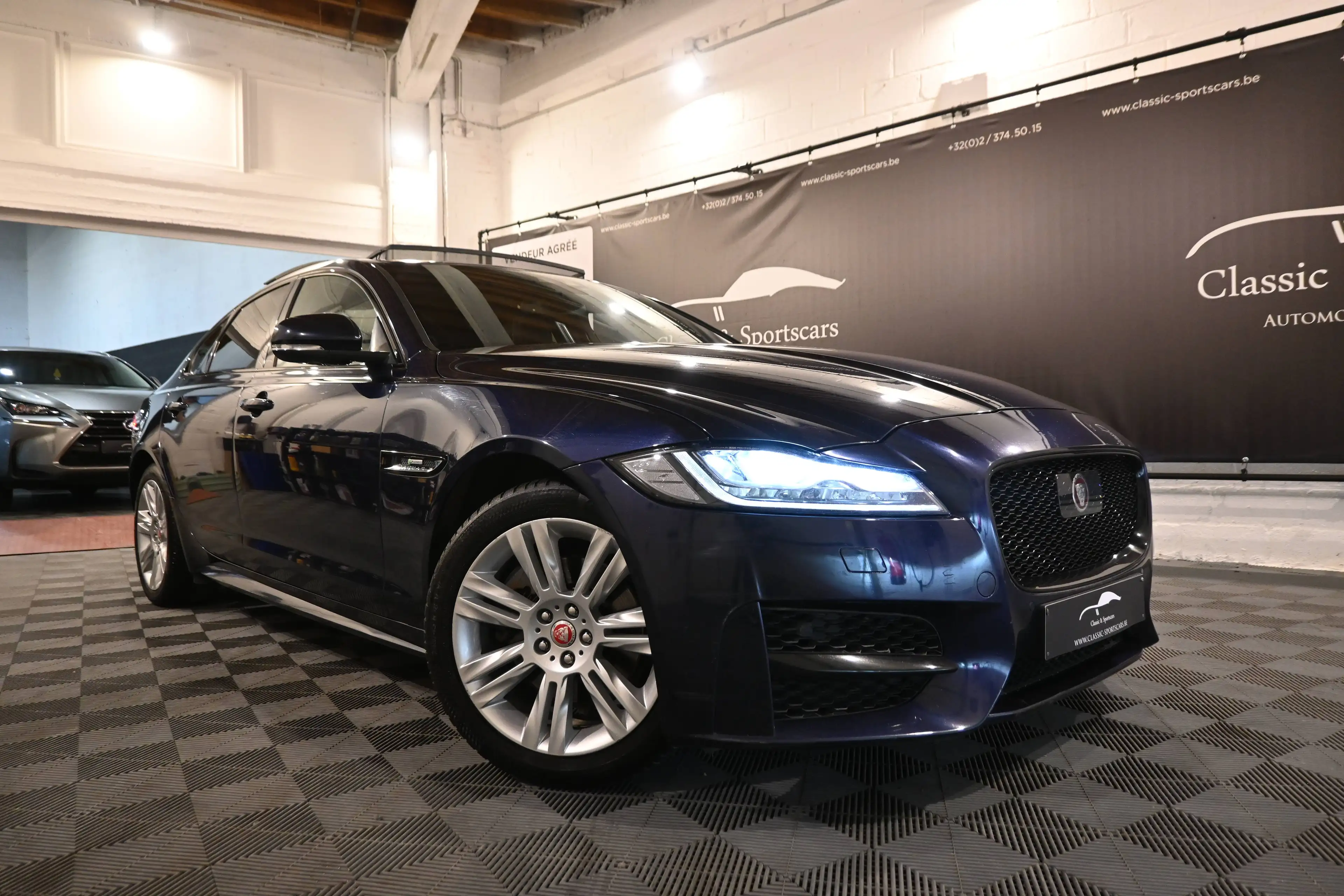 Jaguar XF XF 2.0 D AWD R-SPORT / PANO / CAMERA / XENON / LEDS / PDC !! — photo 2