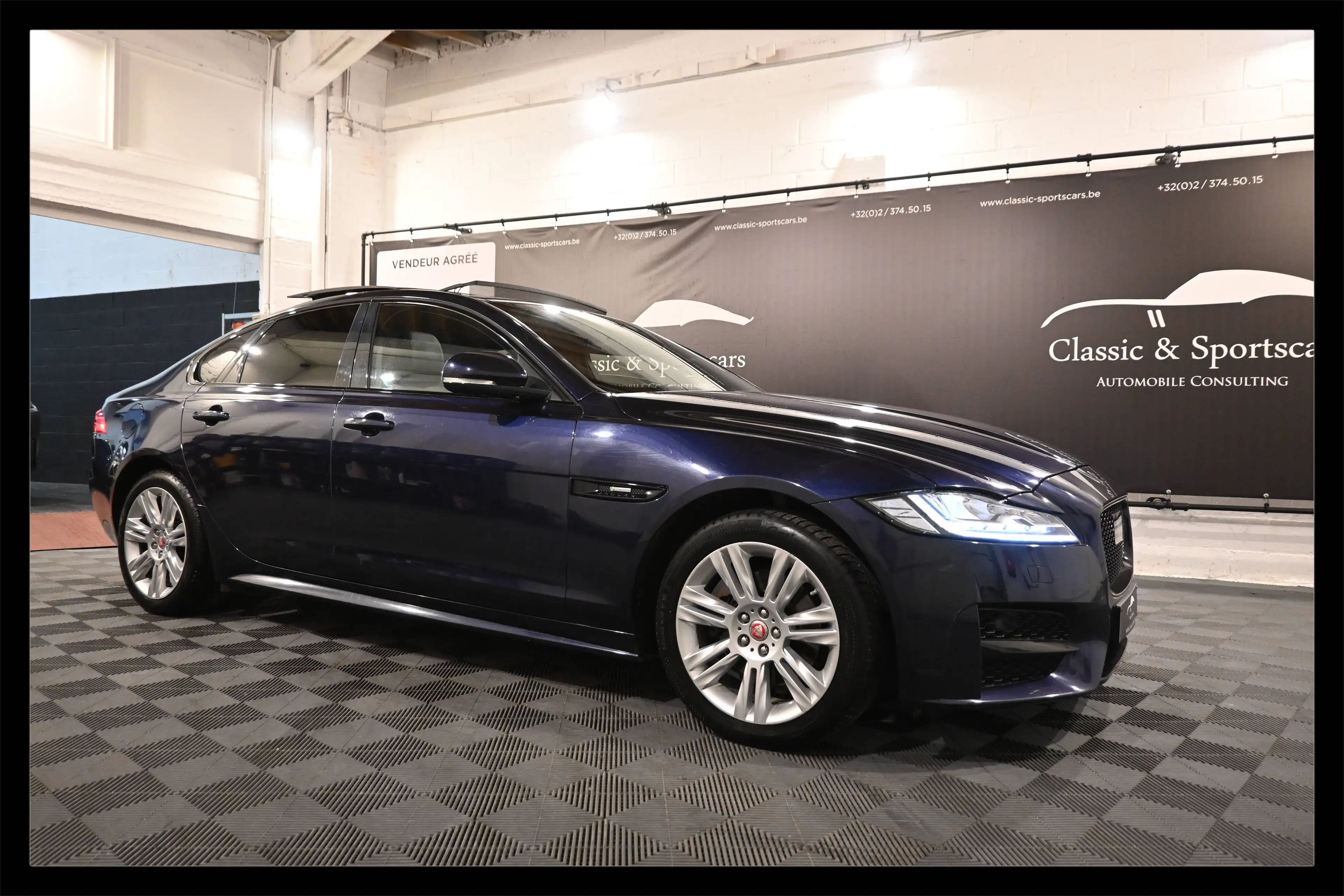 Jaguar XF XF 2.0 D AWD R-SPORT / PANO / CAMERA / XENON / LEDS / PDC !!
