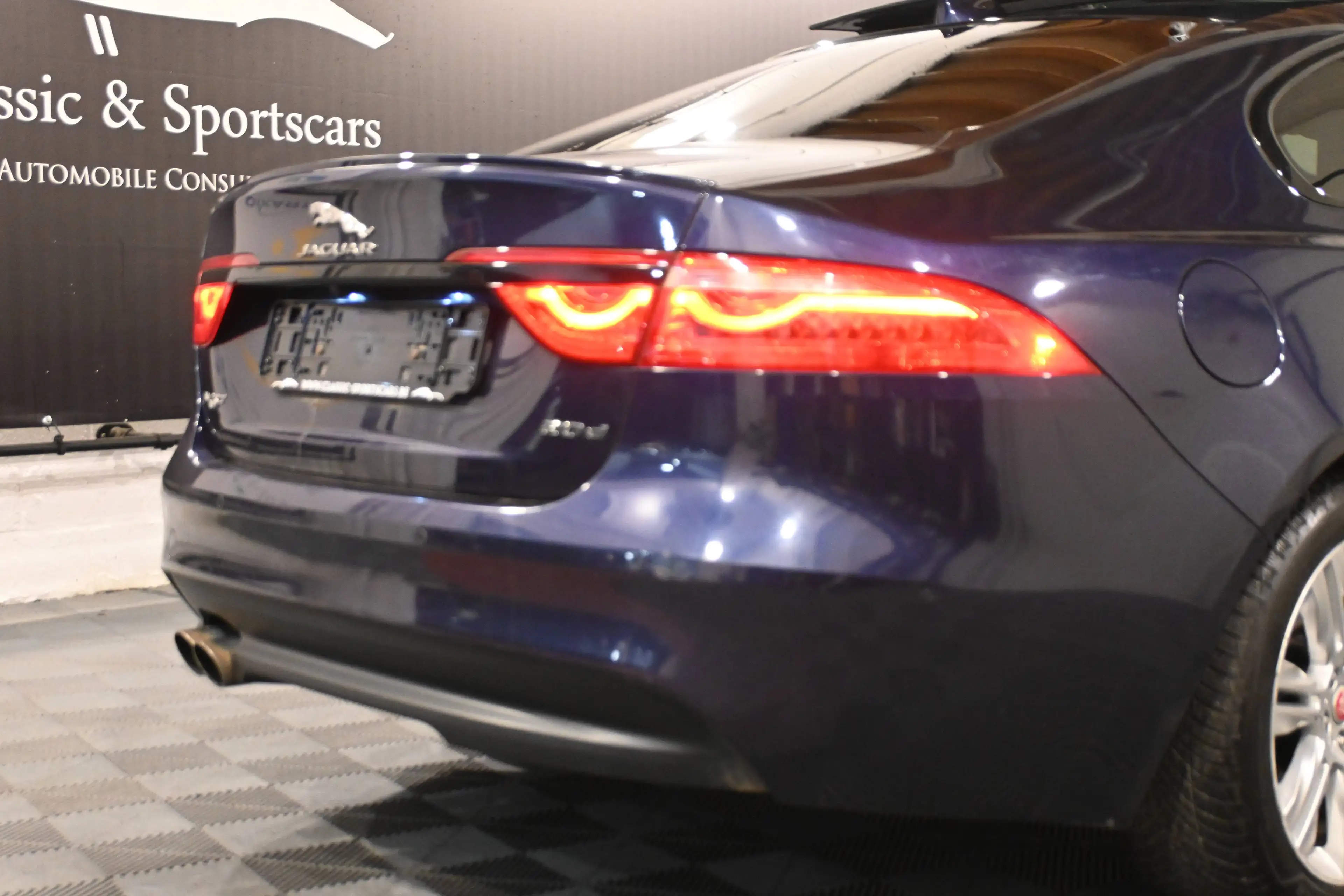 Jaguar XF XF 2.0 D AWD R-SPORT / PANO / CAMERA / XENON / LEDS / PDC !! — photo 6