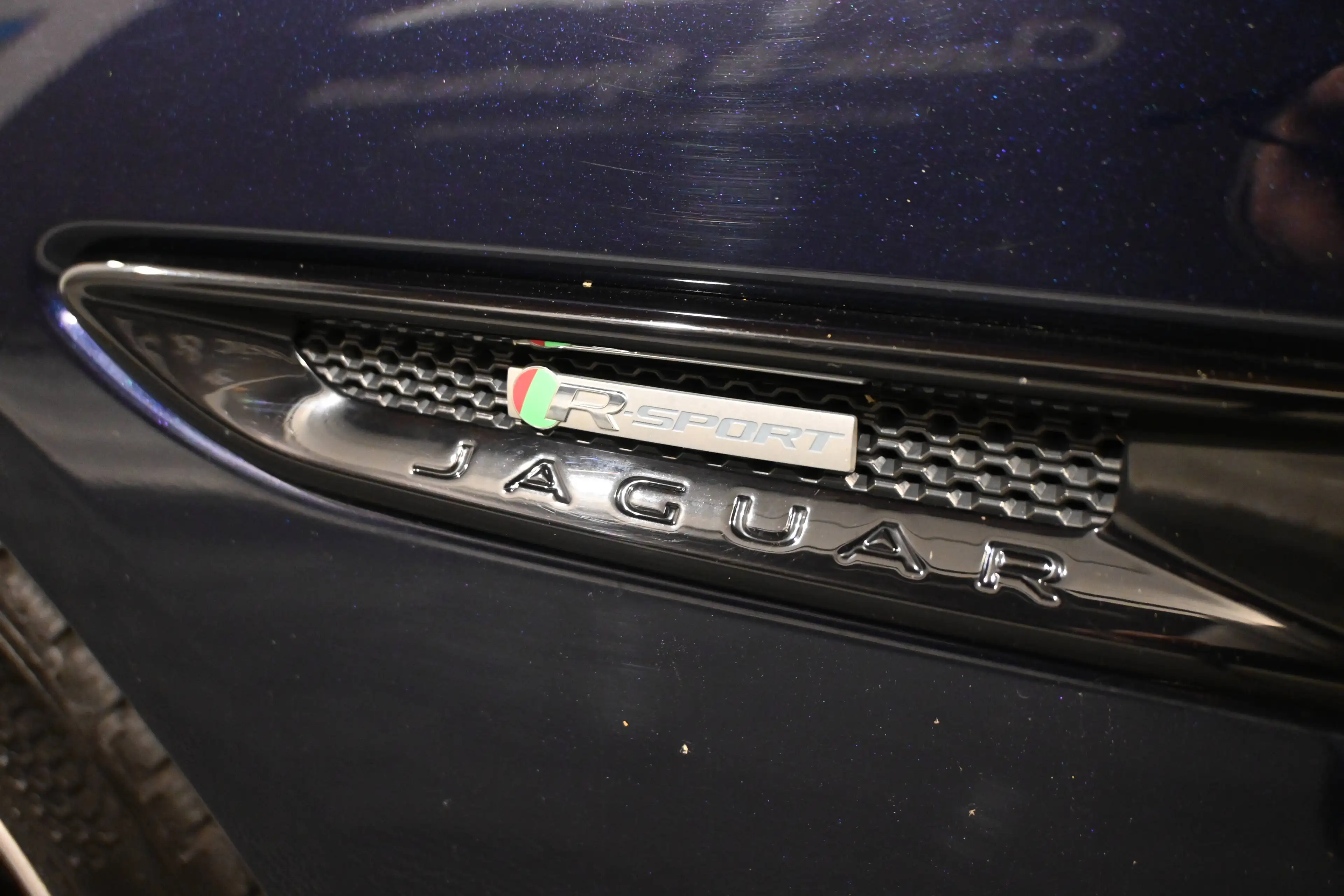 Jaguar XF XF 2.0 D AWD R-SPORT / PANO / CAMERA / XENON / LEDS / PDC !! — photo 10