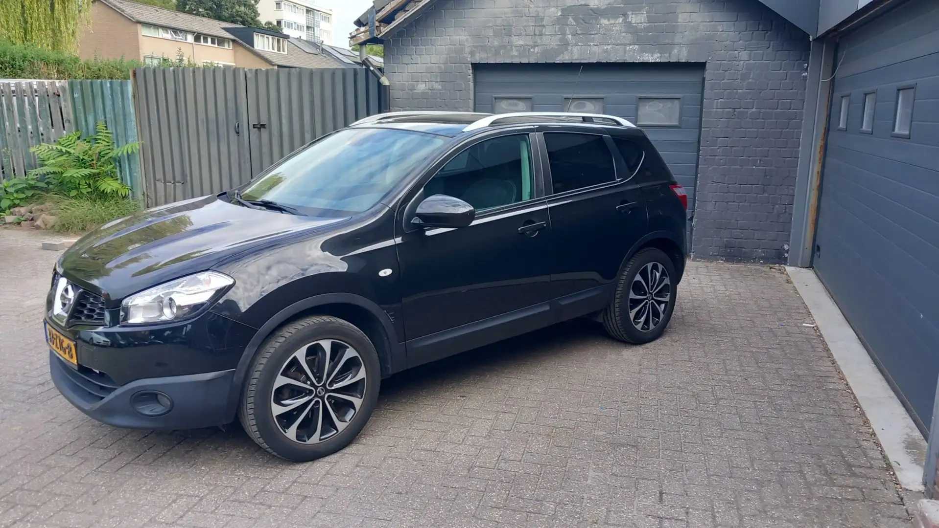 Nissan Qashqai 1.6 Connect Edition Panoramadak,Airco,Bluetooth,Cl Zwart - 1