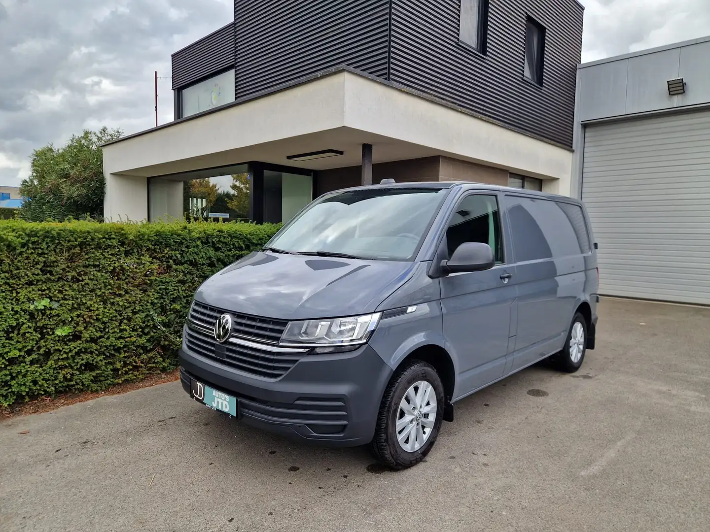 Volkswagen T6.1 Transporter 2.0 TDI 150 PK DSG - Navi, App-connect, Camera Gris - 1