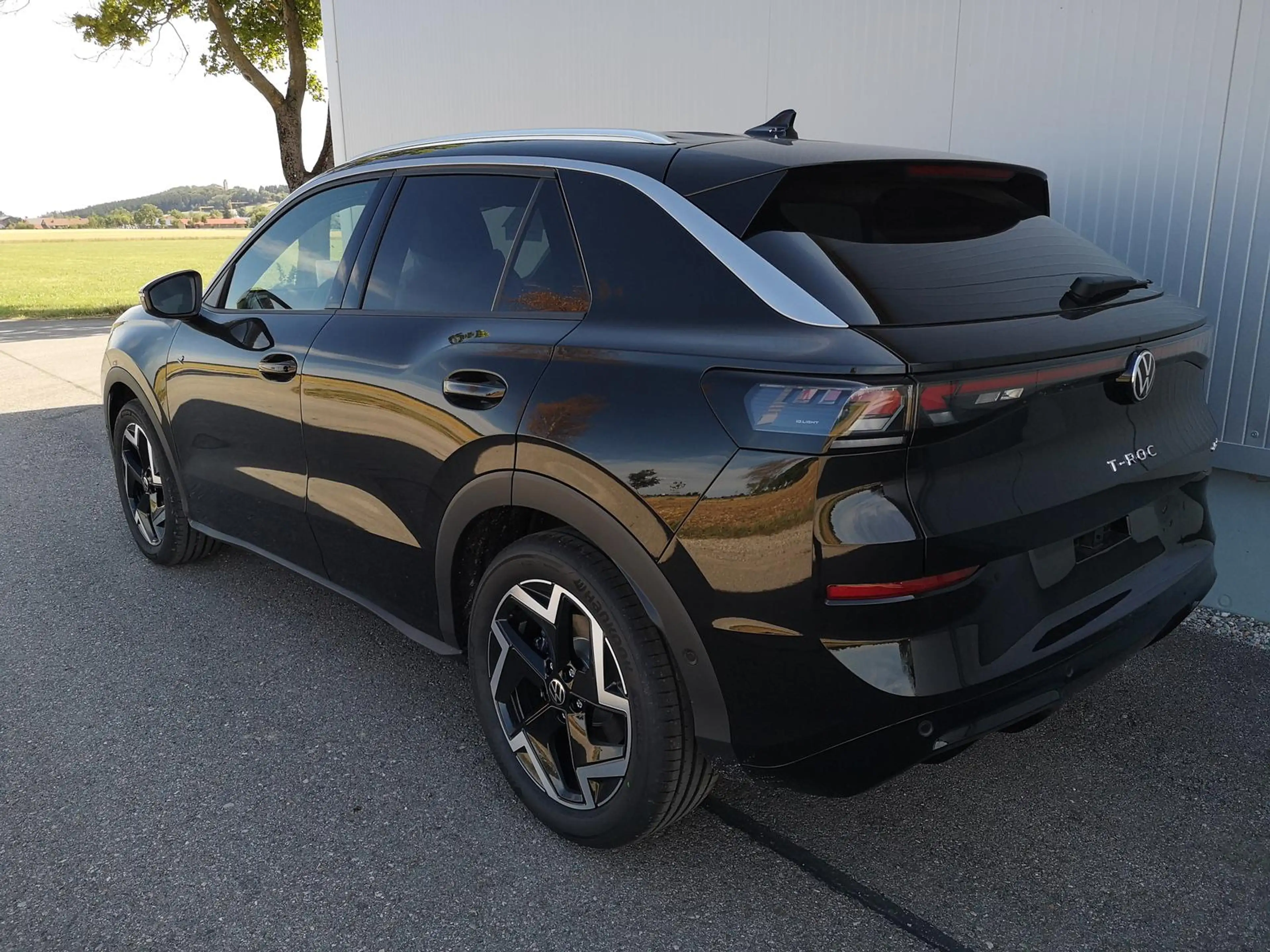 Volkswagen T-Roc 1.5eTSI DSG R-Line AHK ACC el. Hk 18 Zoll — photo 2