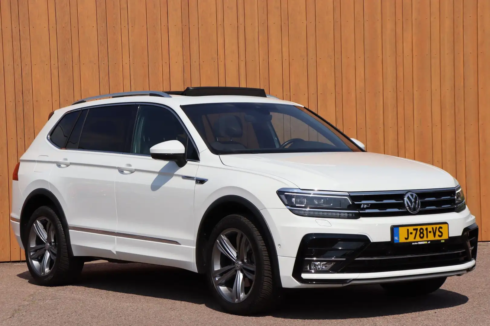 Volkswagen Tiguan Allspace 1.5 TSI Highline Business R-line org.NL schuifdak Wit - 2