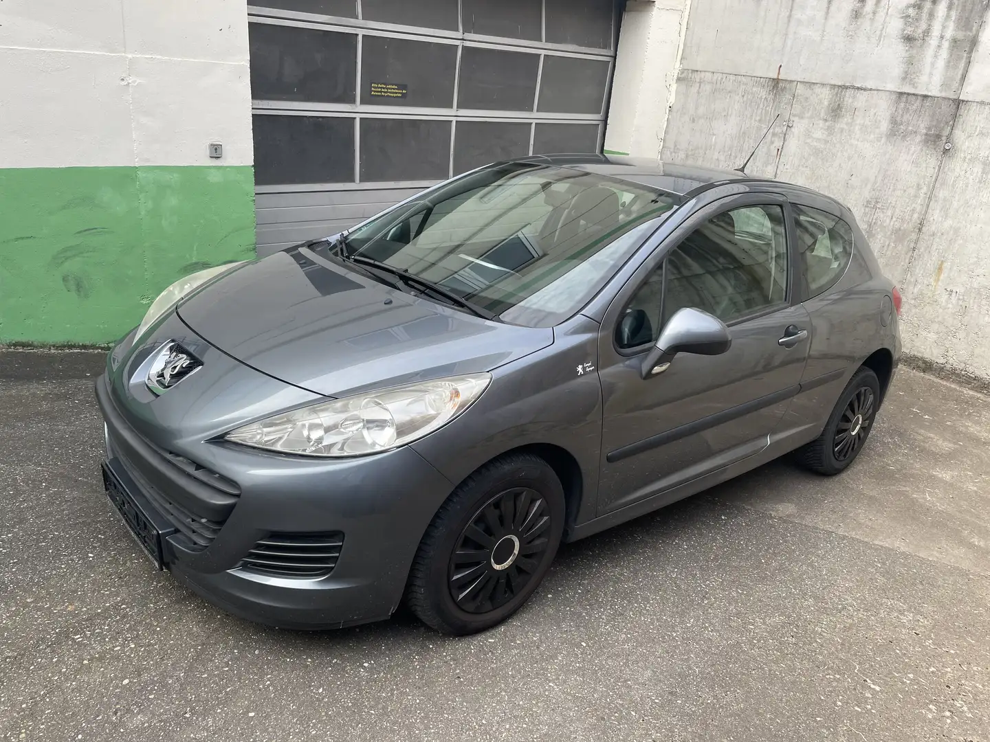 Peugeot 207 Tendance Grau - 2