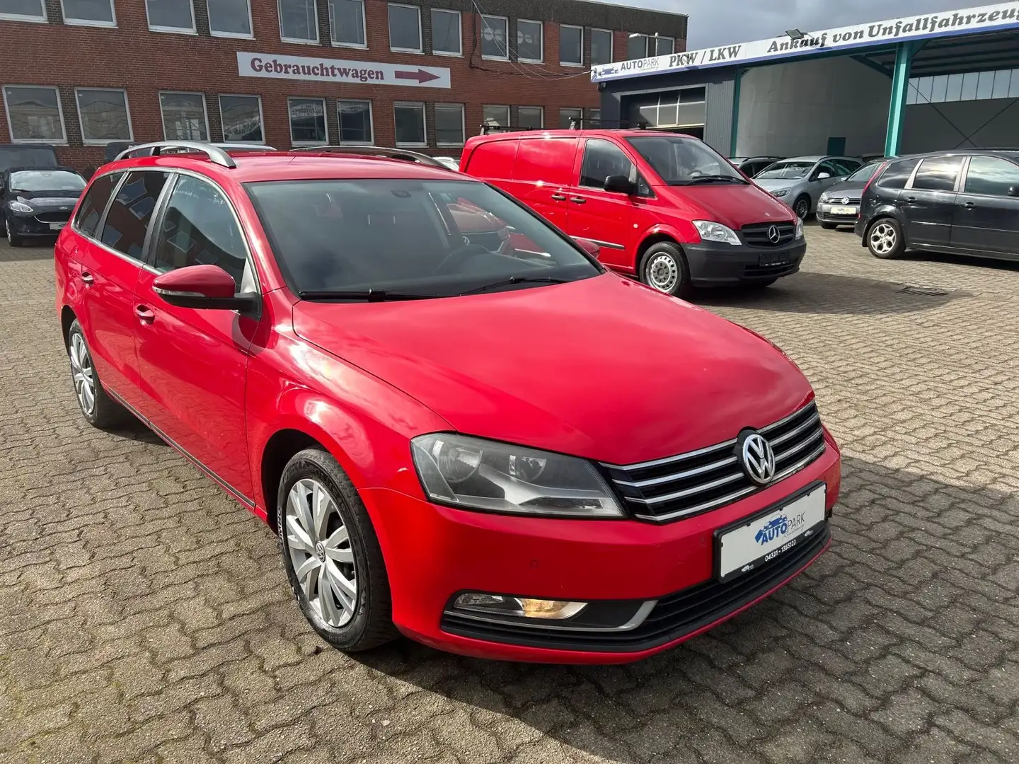 Volkswagen Passat Variant 2.0 TDI Trendline BlueMotion DSG Червоний - 2