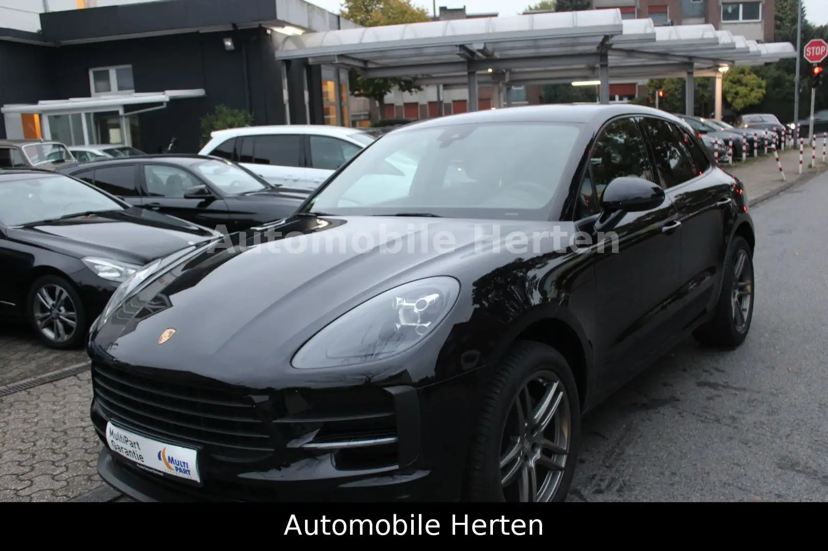 Porsche Macan 2.0T*FACELIFT*SPUR*LED*64TKM*DEUTSCH* Schwarz - 1