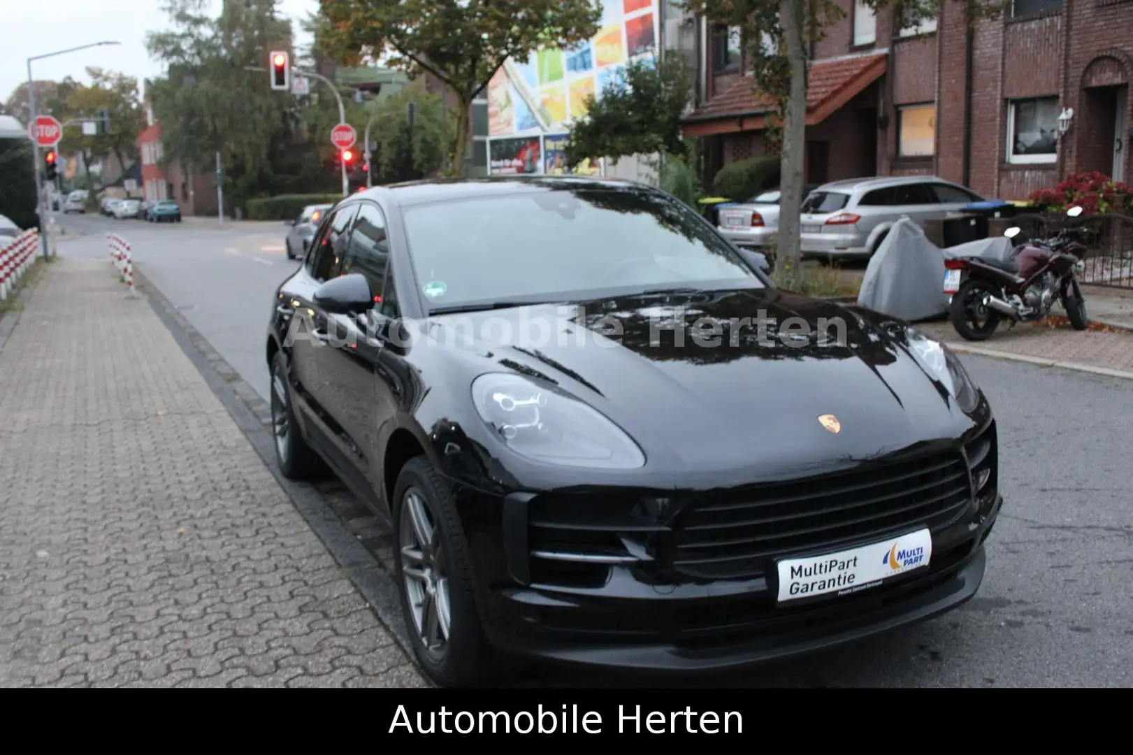 Porsche Macan 2.0T*FACELIFT*SPUR*LED*64TKM*DEUTSCH* Schwarz - 2