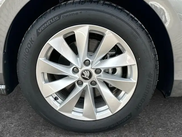 Skoda Superb view 12