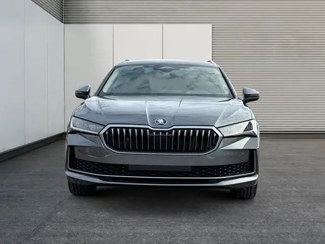 Skoda Superb view 6