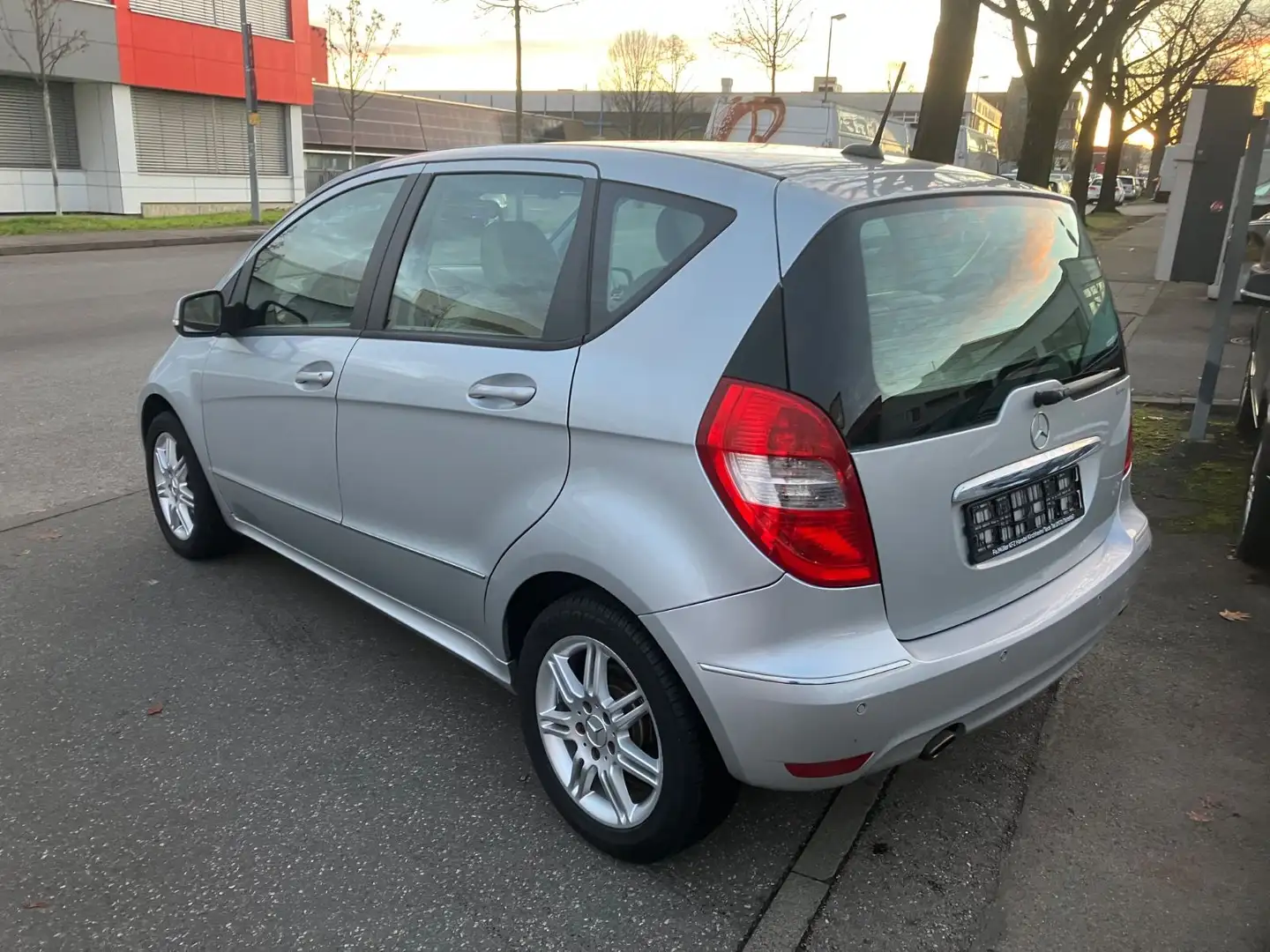 Mercedes-Benz A 200 A -Klasse A 200 Avantgarde mit Vollleder. Ezüst - 2
