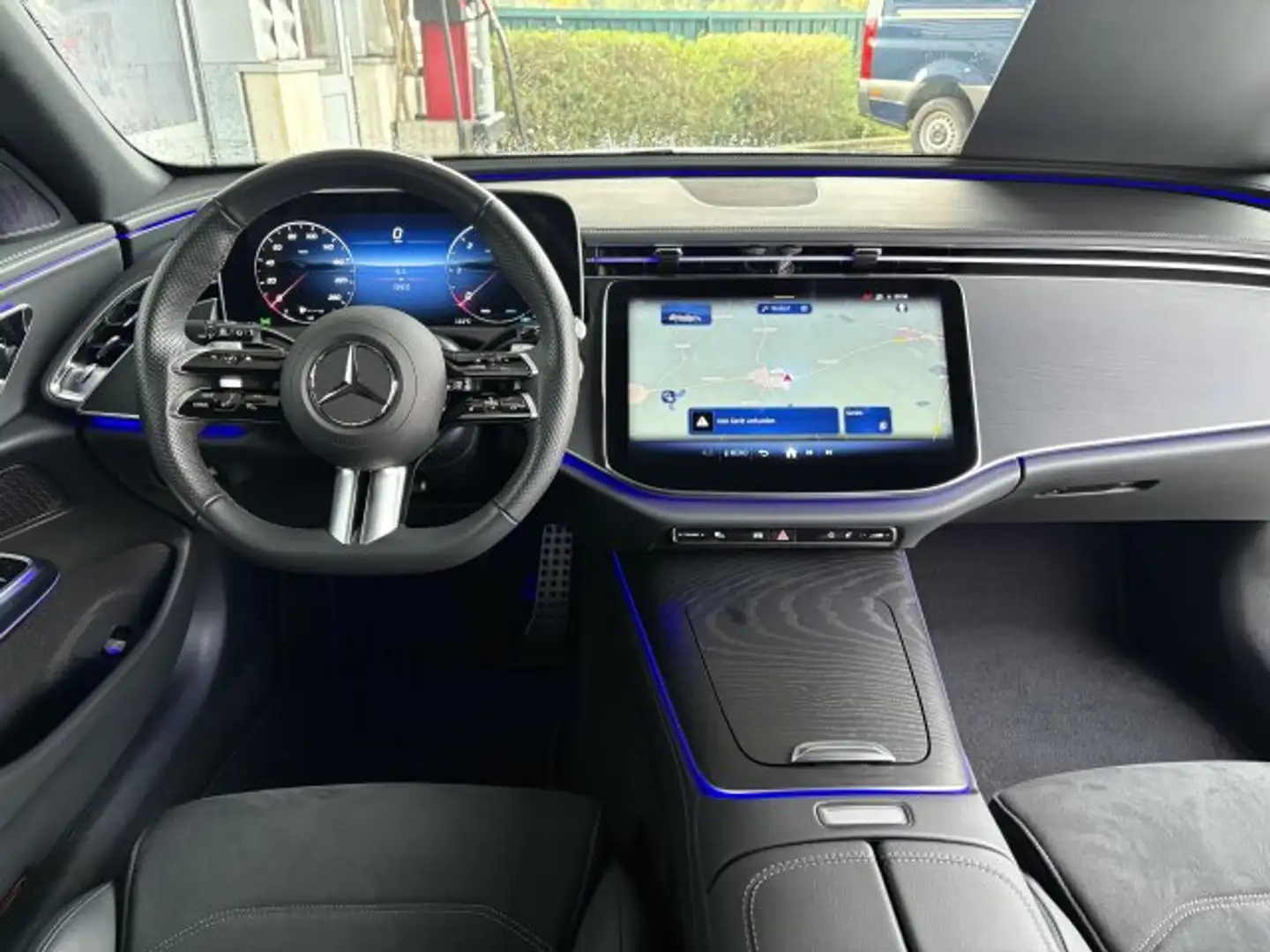 Mercedes-Benz E 220 E 220d T AMG Line Advanced AHK Distronic Keyless Weiß - 2