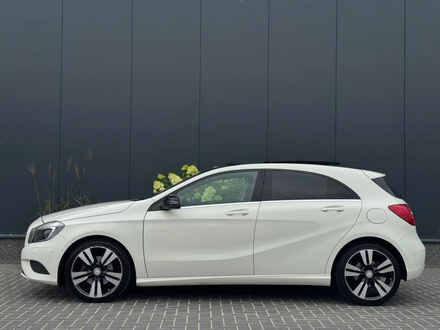 Mercedes-Benz A 180 Prestige M14 PANO NAVI PDC SPORTVELGEN LEDER XENON Wit - 2