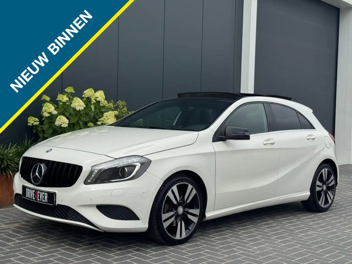 Mercedes-Benz A 180 Prestige M14 PANO NAVI PDC SPORTVELGEN LEDER XENON Wit - 1