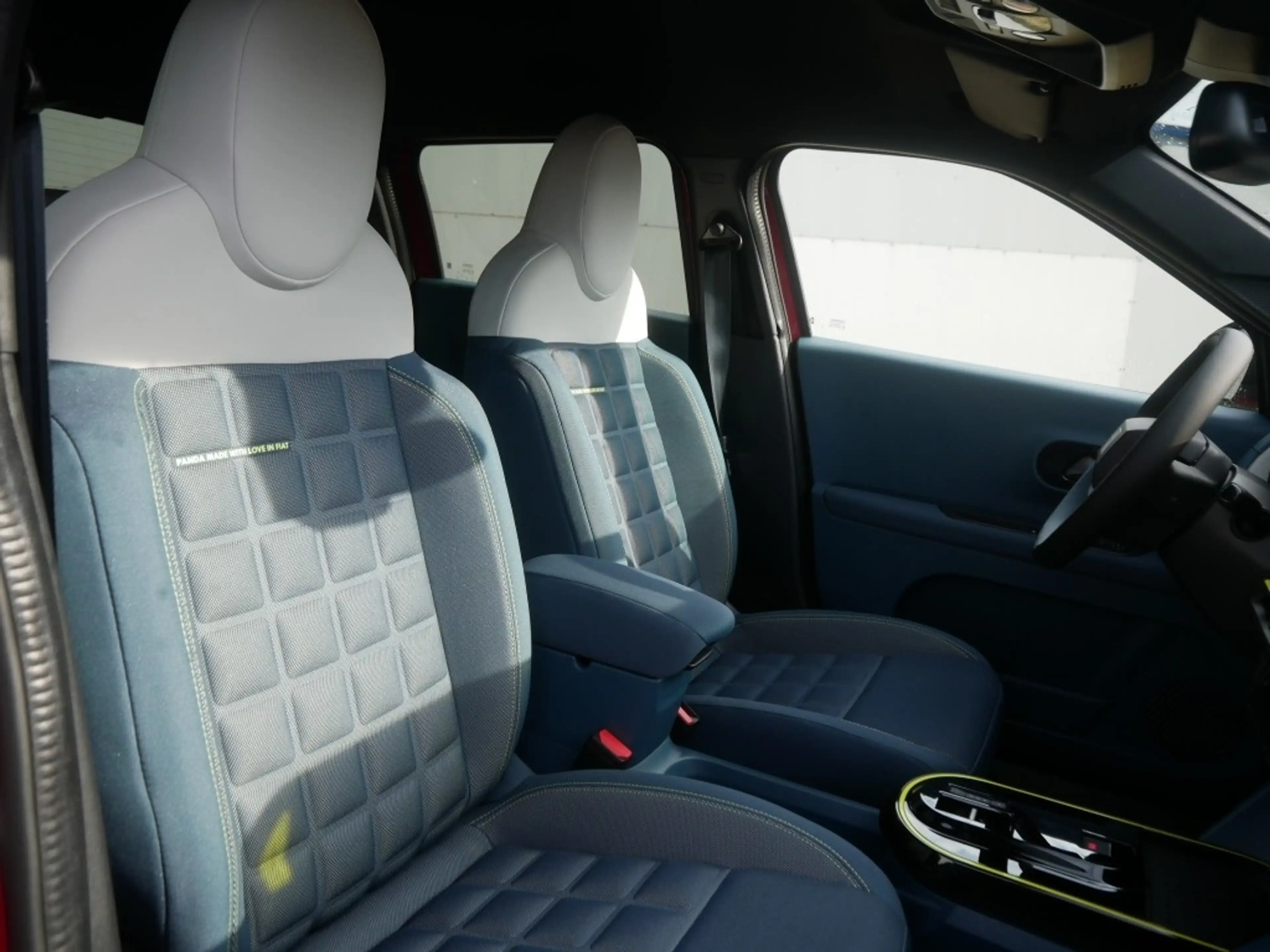 Fiat Grande Panda LA PRIMA HYBRID 1.2 eDCT 110 PS WINTER — photo 10