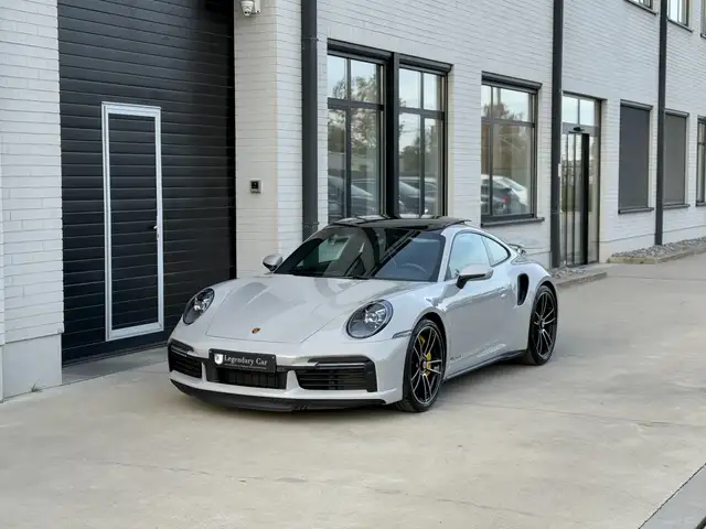 Porsche 992 view 5