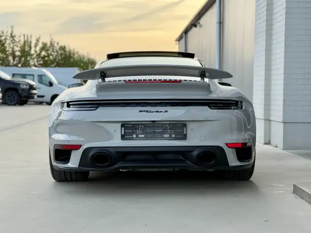 Porsche 992 view 15