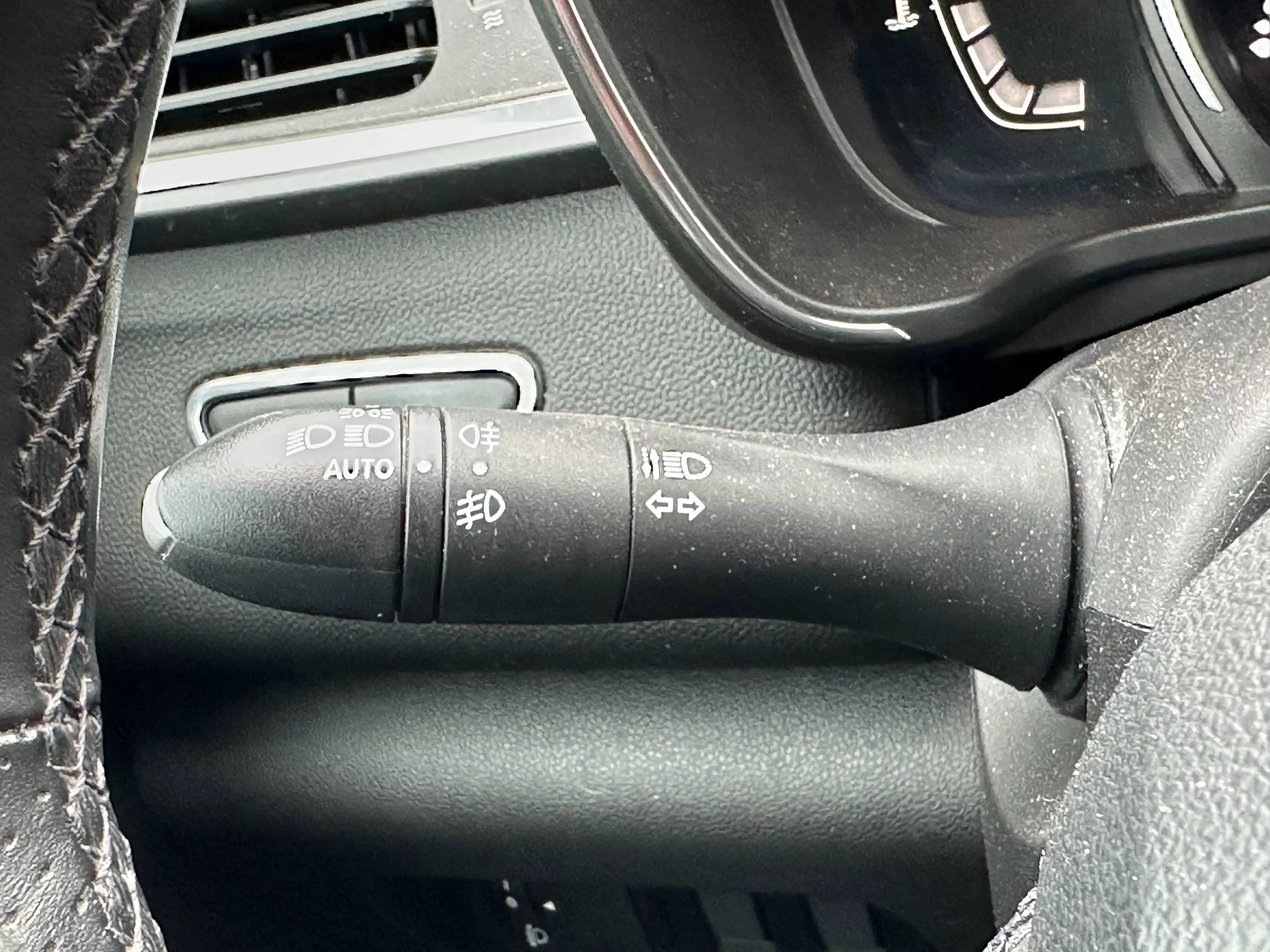 Renault Kadjar 1.3 TCe Black Edition Aut+NAVI+LED+ACC+LEDER+KLIMATRO+PDC+KAMERA+SHZ+TEMPOMAT — photo 14