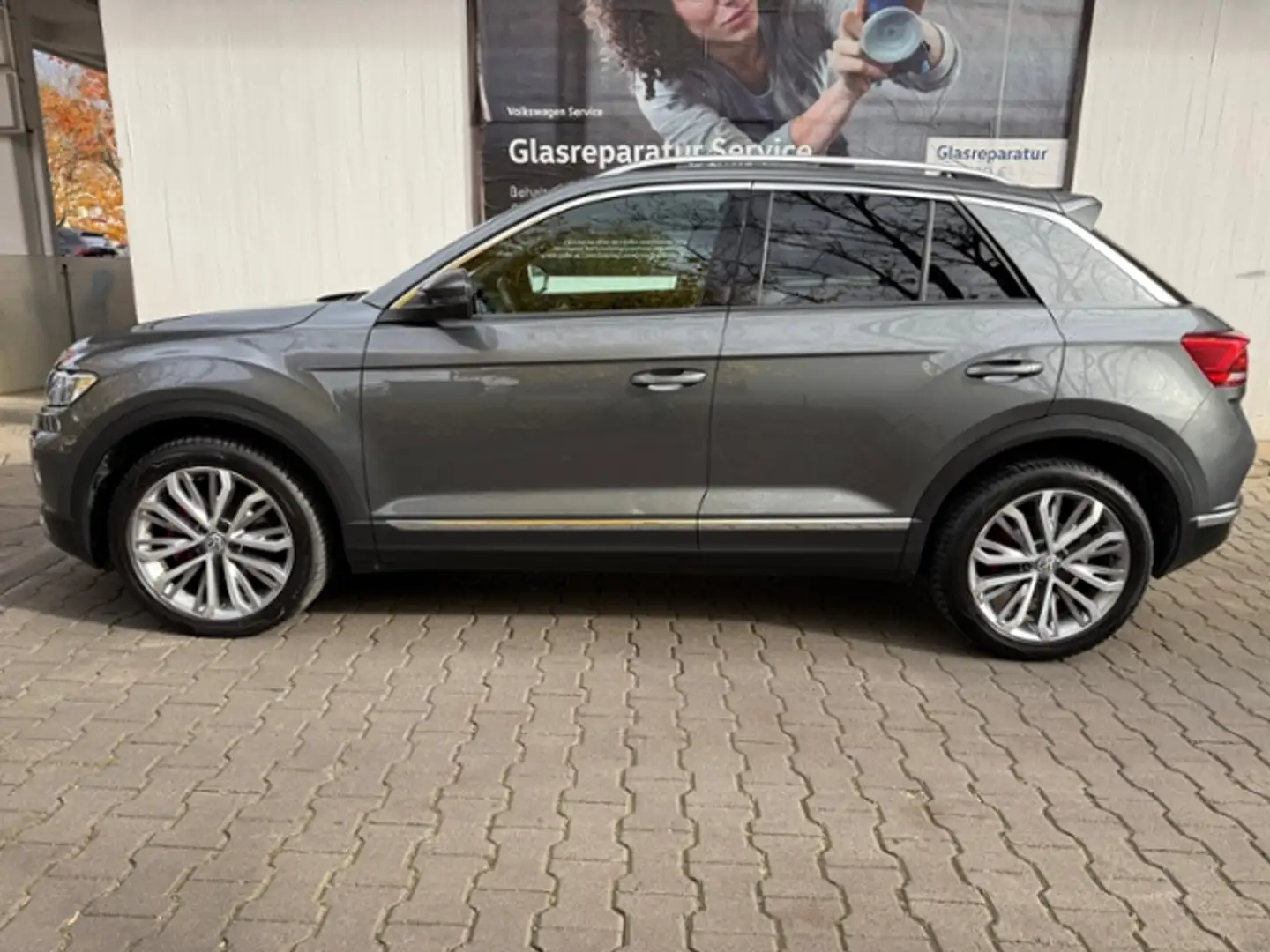 Volkswagen T-Roc Sport 2.0 TSI 4Motion DSG Navi eKlappe App-Con. Grau - 2