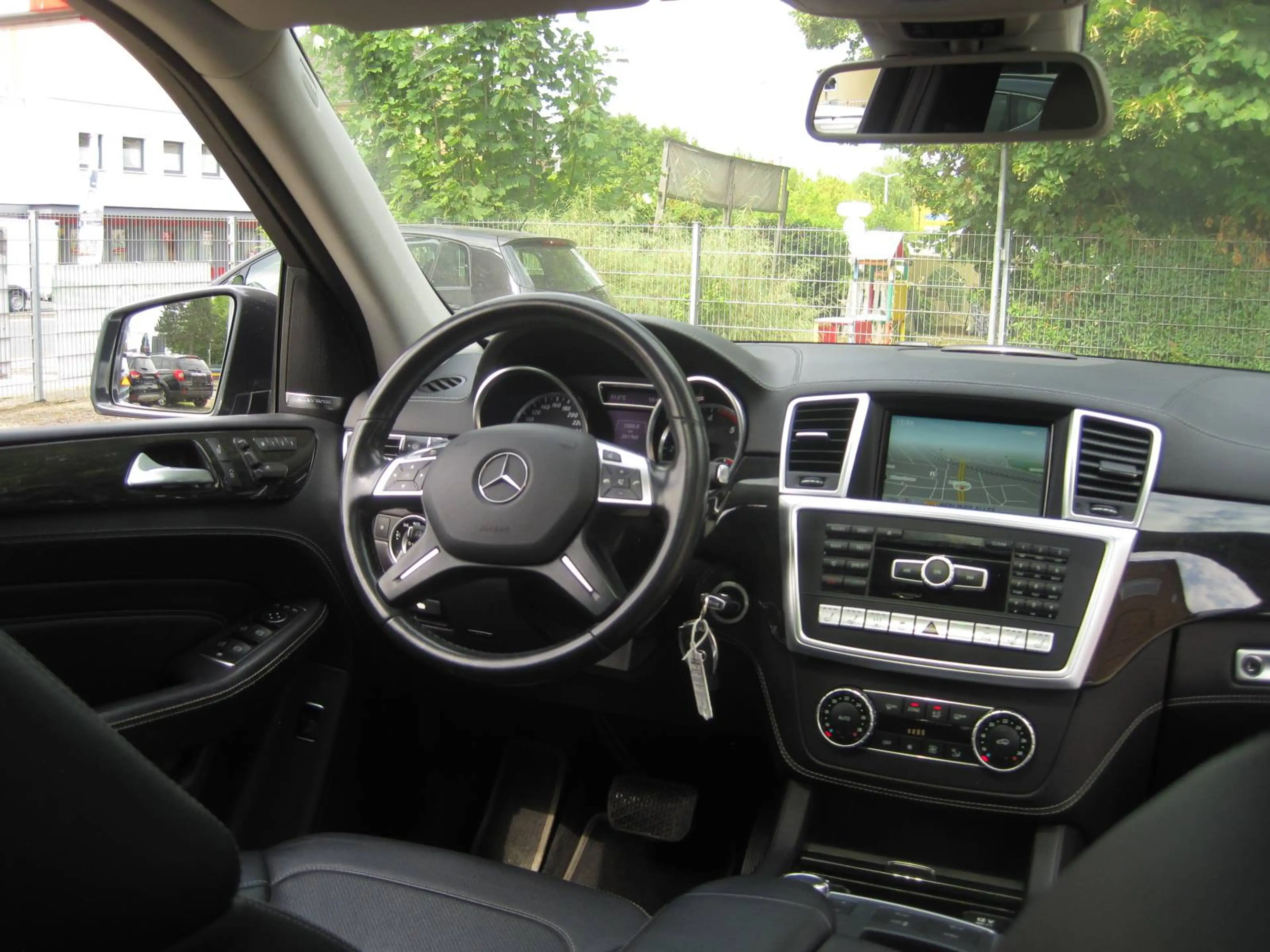 Mercedes-Benz ML 350 -CDI BlueTec 4Matic-KAMARA-AHK-ESSD-NAVI — photo 9