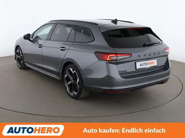 Skoda Superb view 4