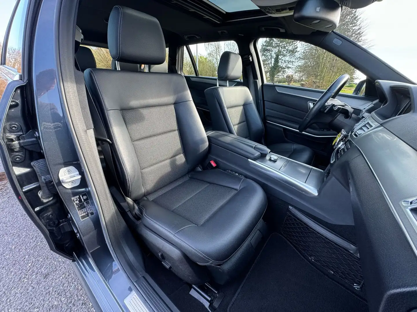 Mercedes-Benz E 300 Estate CDI BlueTEC HYBRID Edition Sport AMG / Auto Grijs - 2