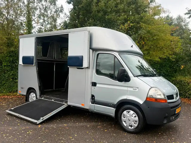 Renault Master Pferdewagen Theault Horsetruck
