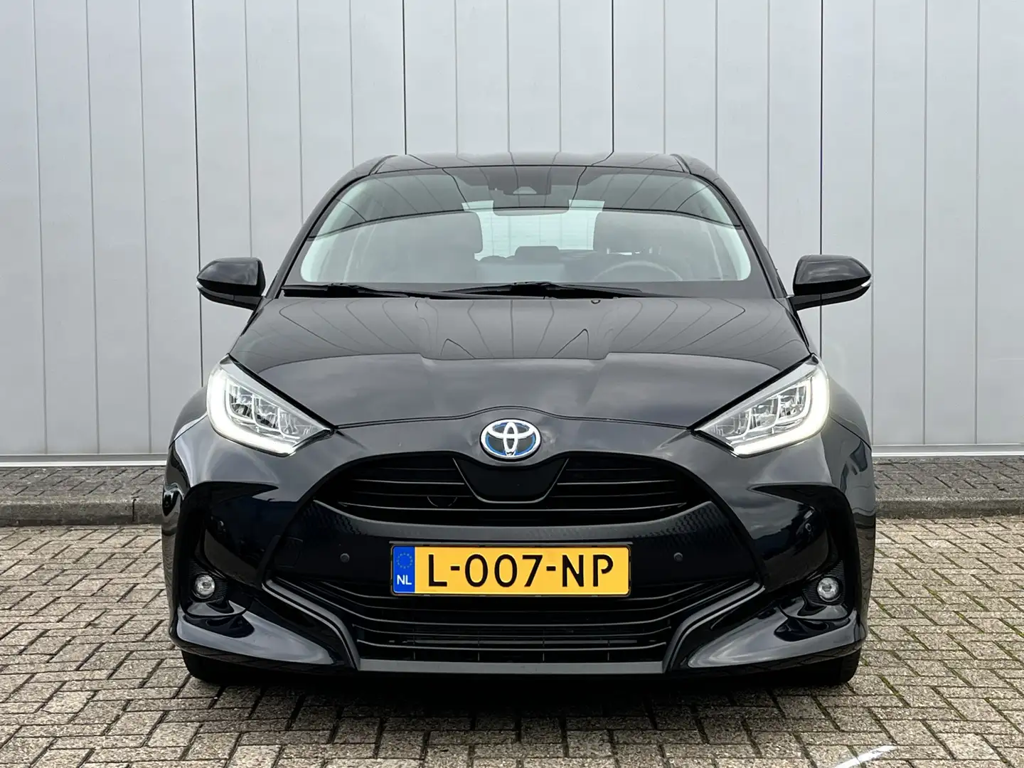 Toyota Yaris 1.5 Hybrid Dynamic NL Auto Dealer Onderhouden Park Zwart - 2