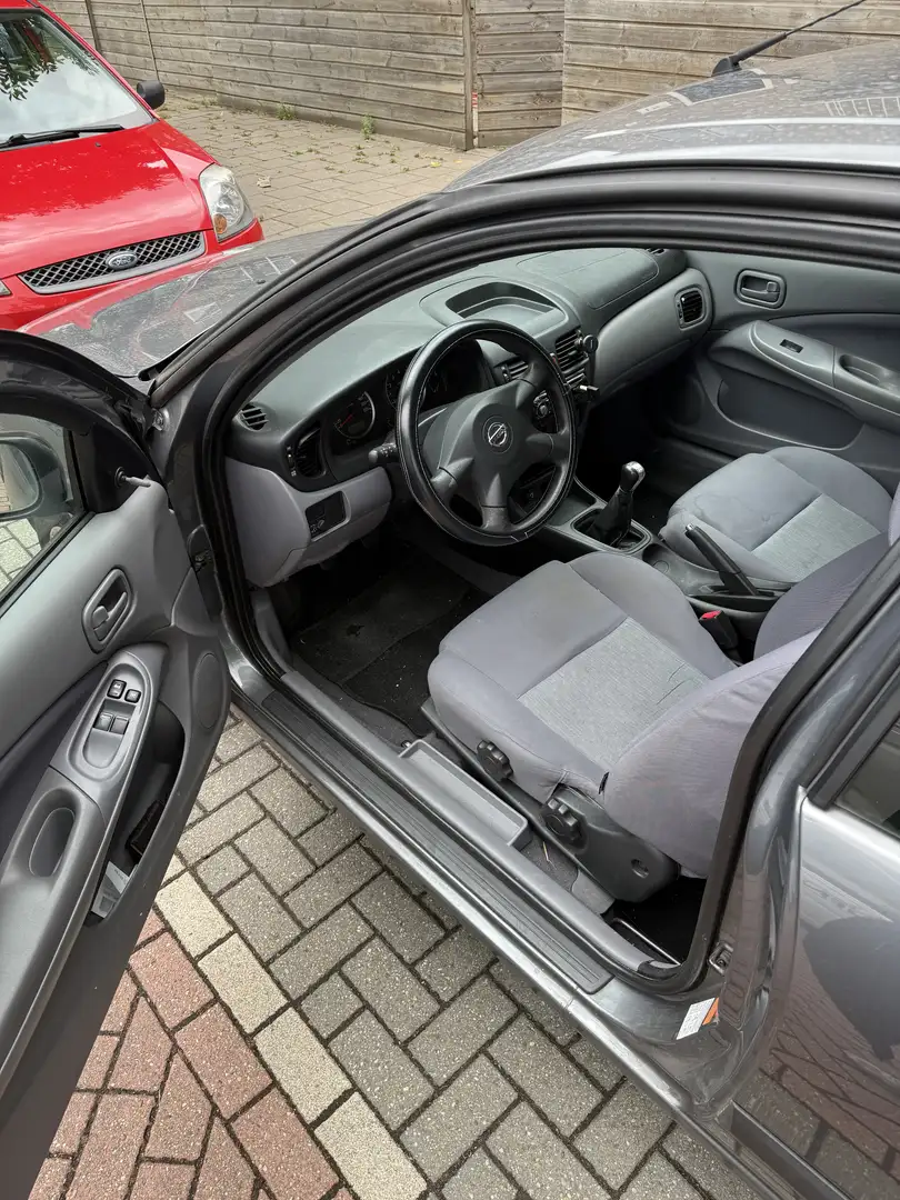 Nissan Almera 1.8 Visia Gris - 2