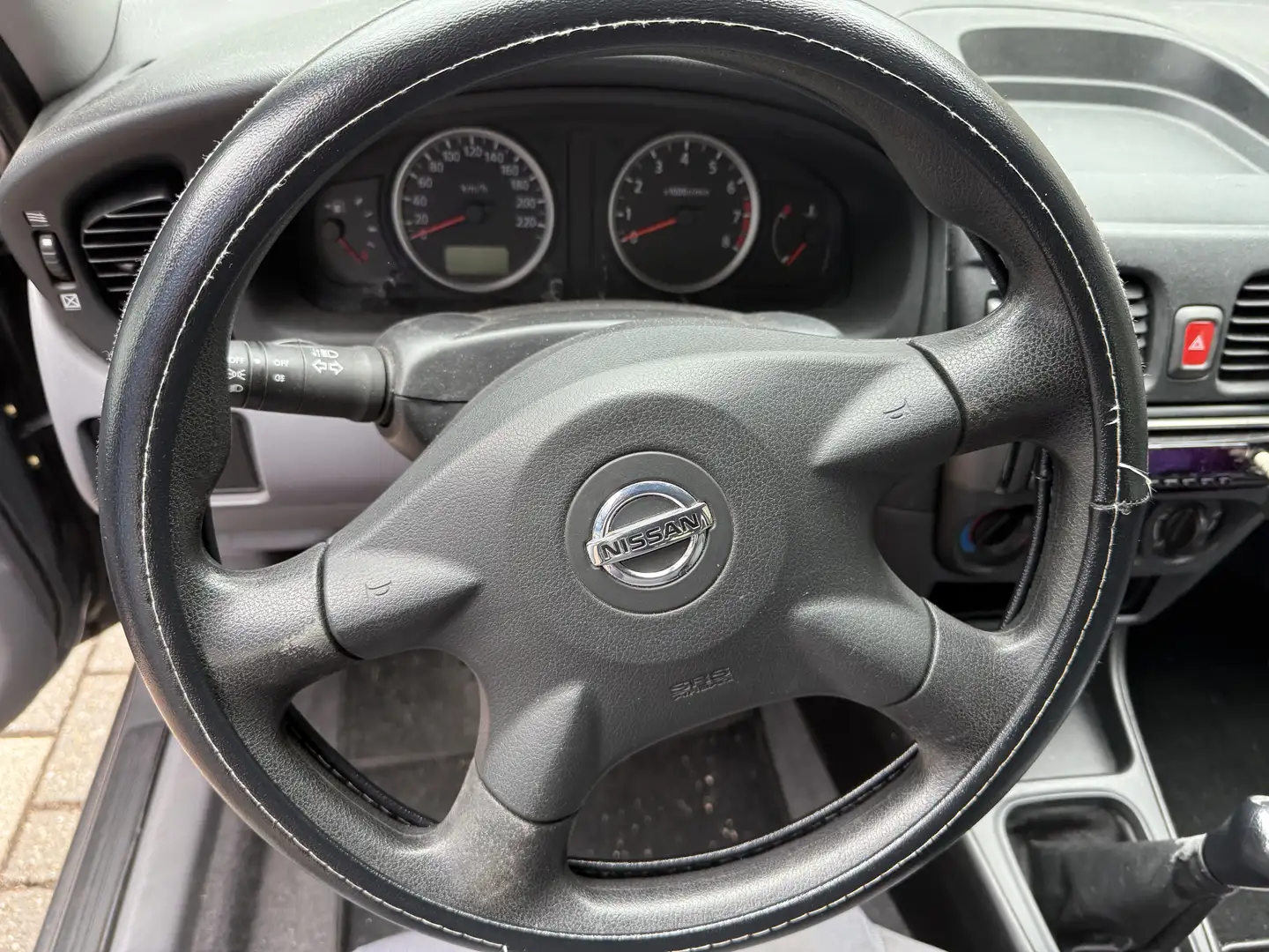 Nissan Almera 1.8 Visia Gris - 1