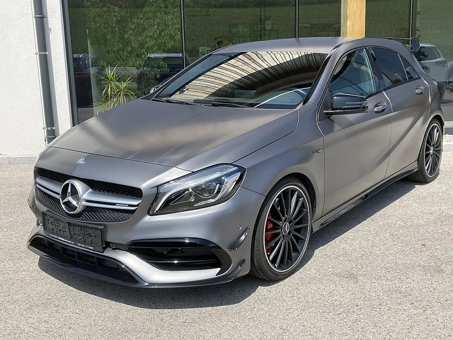 Mercedes-Benz A 45 AMG 4MATIC Aut. AMG Aerodynamik-Paket Grijs - 1
