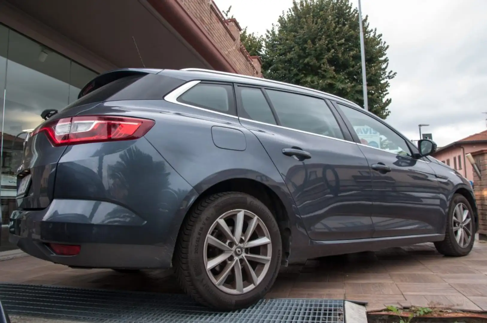 Renault Megane Sporter dCi 8V 110 CV Energy Zen Grijs - 2