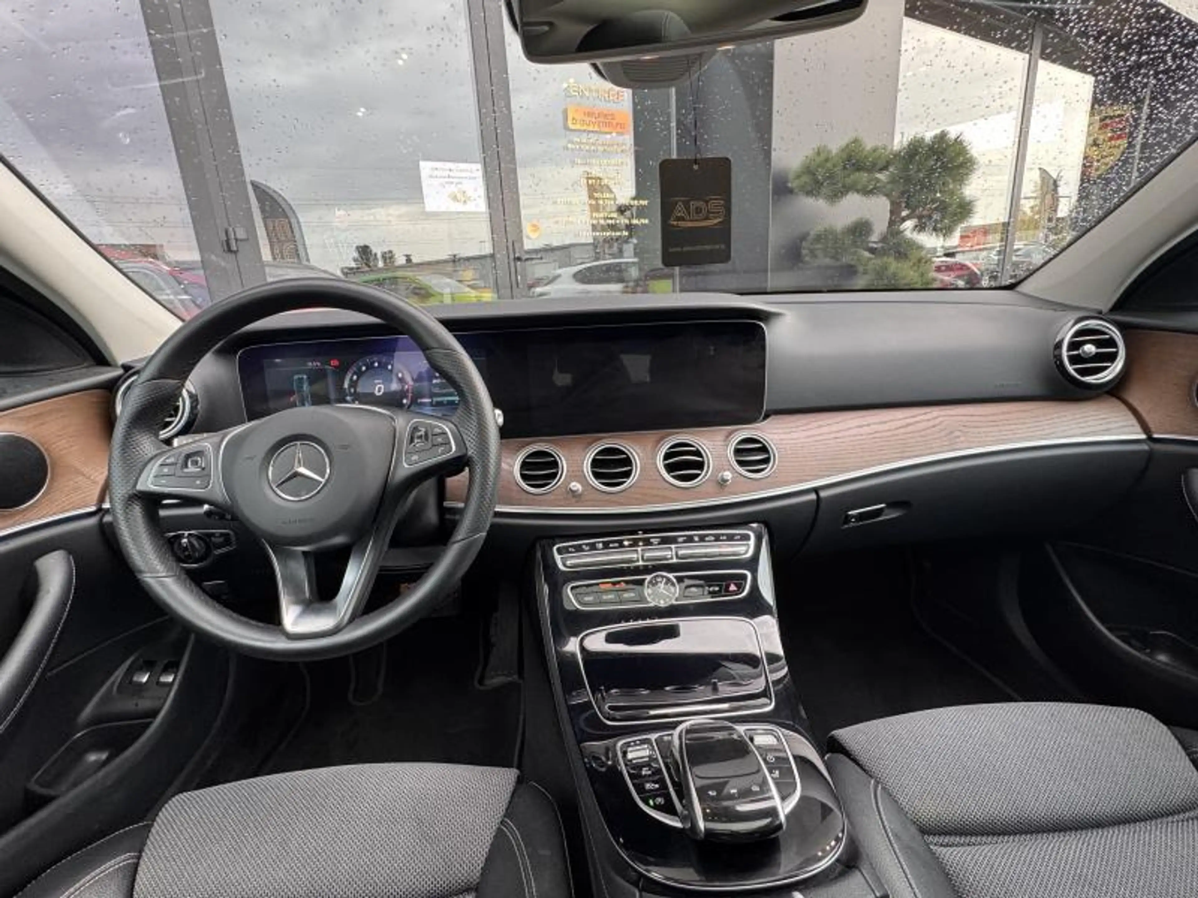 Mercedes-Benz E 400 Avantgarde/Attelage/Sièges électriques chauffant — photo 7